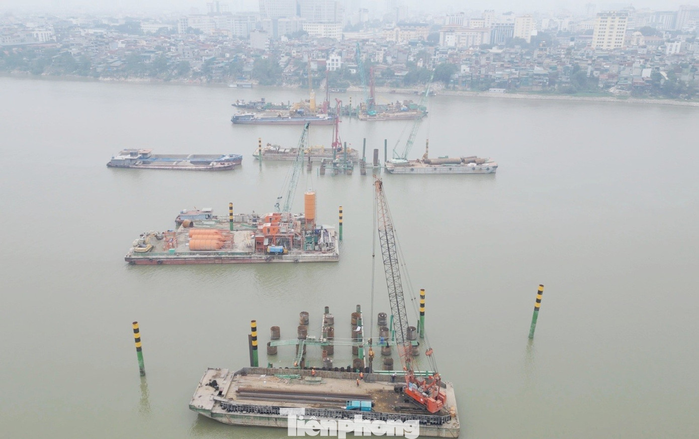 Nguyên nhân trụ vượt sông phía nội thành của dự án cầu Trần Hưng Đạo chưa thể thi công? - Ảnh 1