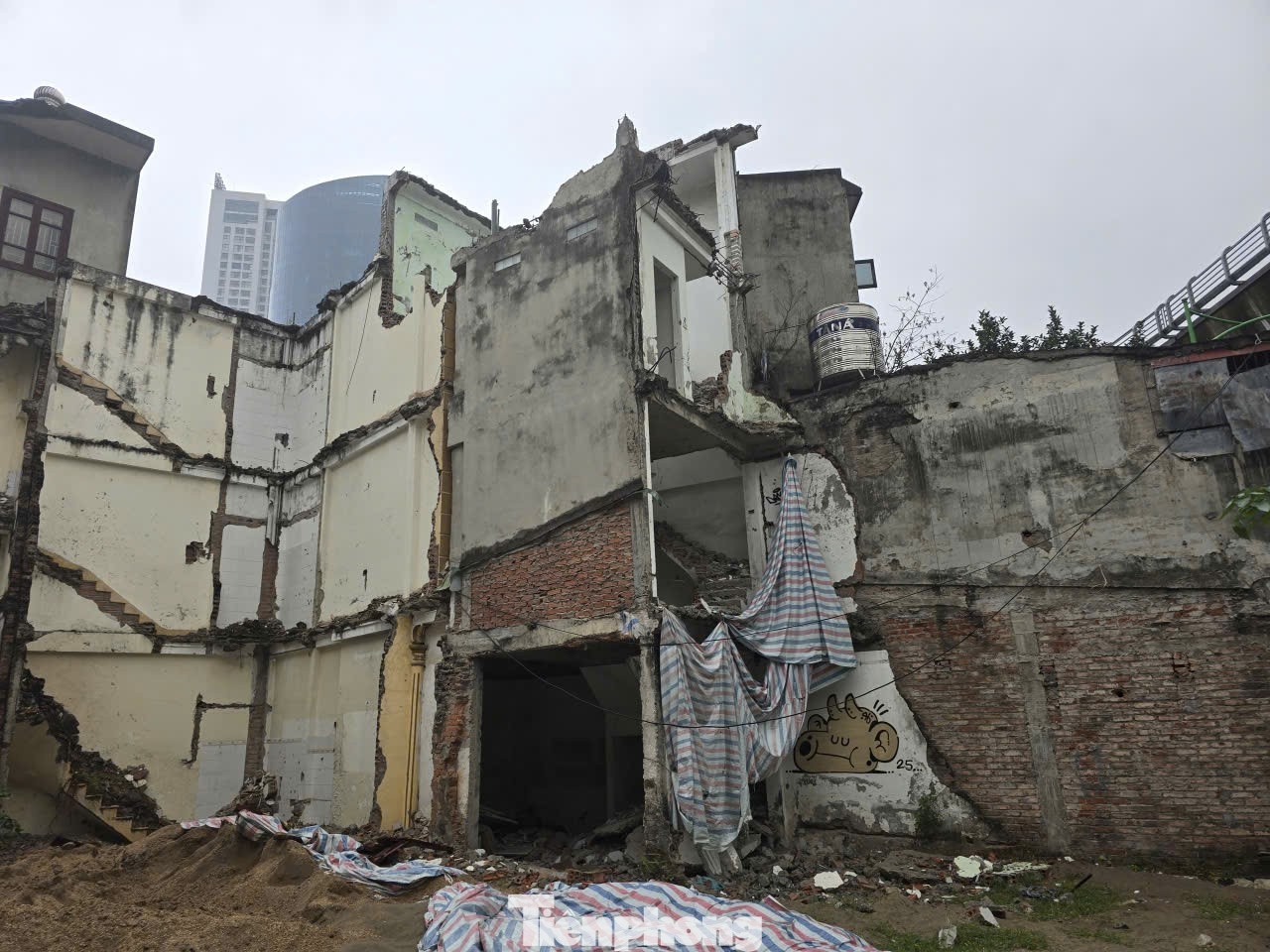 Hà Nội: Người dân tự nguyện tháo dỡ công trình thực hiện GPMB dự án đường Vành đai 2,5 - Ảnh 7