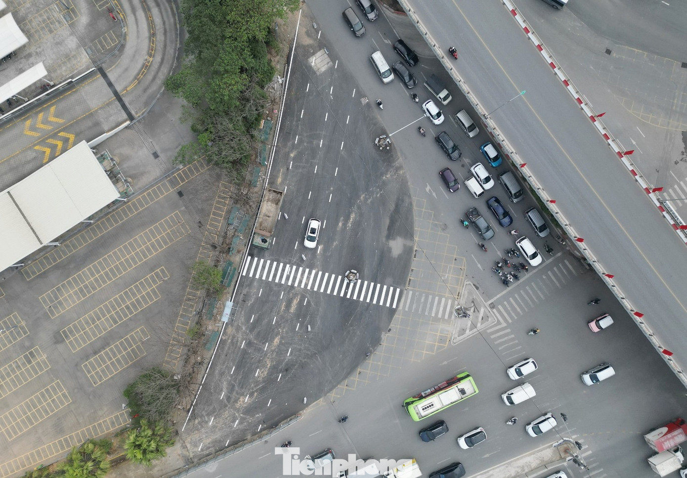 Xe đi lại thế nào khi điều chỉnh giao thông tại công trình hầm chui nút giao Cổ Linh? - Ảnh 6