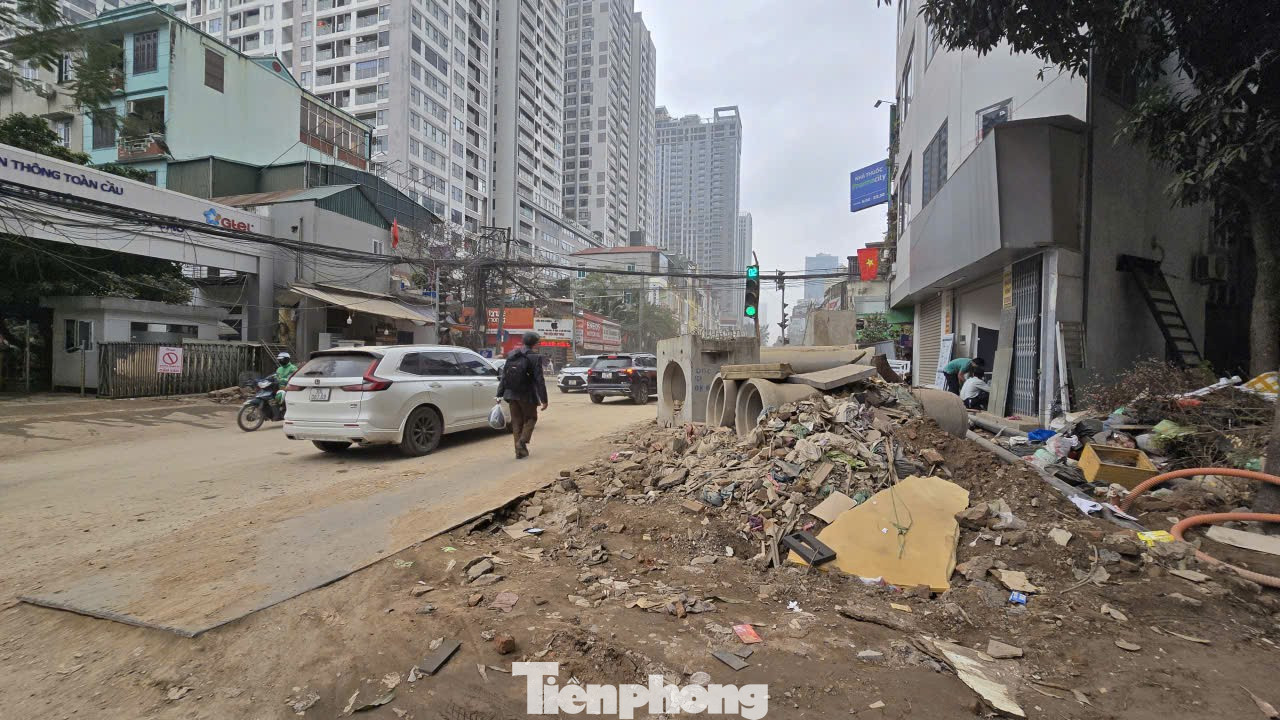 Ngổn ngang công trường thi công đường Nguyễn Tuân - Ảnh 15
