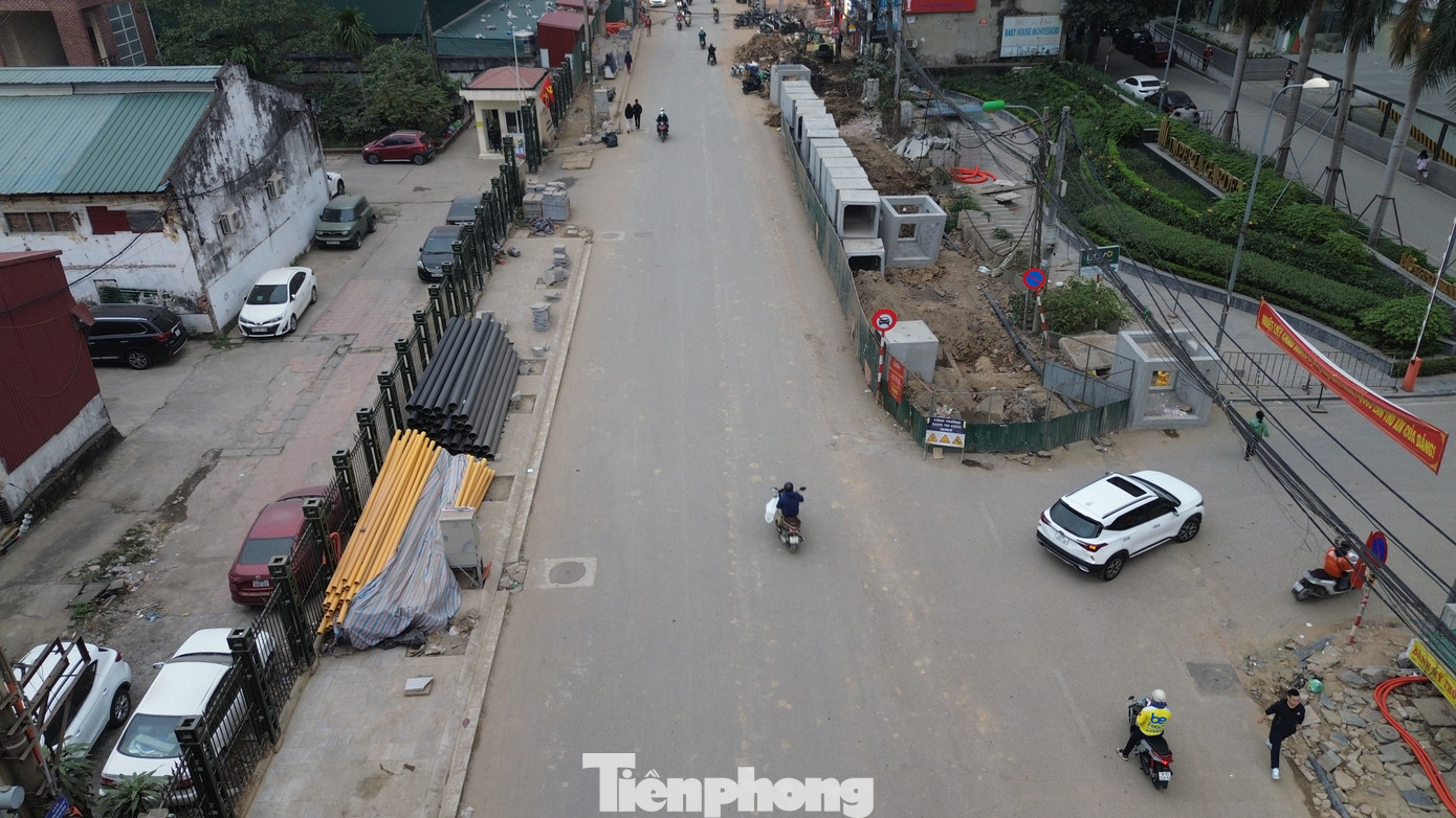 Hà Nội: Biển cấm ô tô xuất hiện giữa tuyến Nguyễn Tuân, tài xế lo 'dính' phạt nguội - Ảnh 5