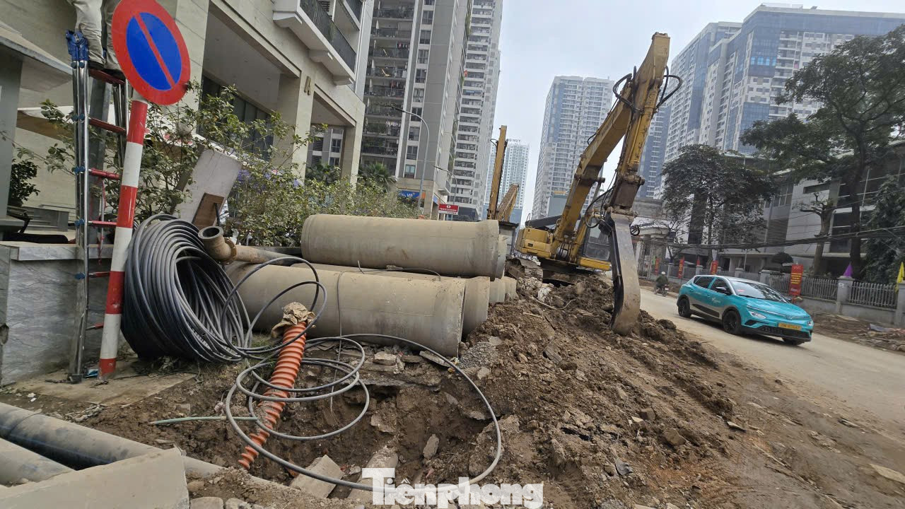 Ngổn ngang công trường thi công đường Nguyễn Tuân - Ảnh 11