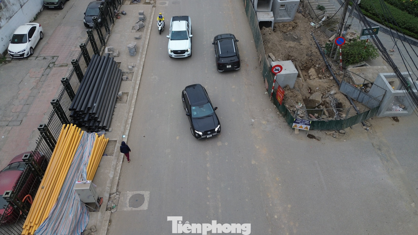 Hà Nội: Biển cấm ô tô xuất hiện giữa tuyến Nguyễn Tuân, tài xế lo 'dính' phạt nguội - Ảnh 6