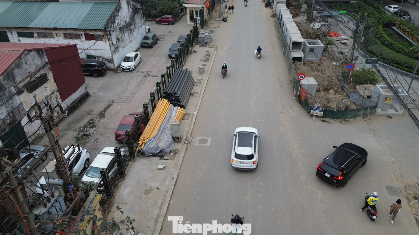 Hà Nội: Biển cấm ô tô xuất hiện giữa tuyến Nguyễn Tuân, tài xế lo 'dính' phạt nguội - Ảnh 3