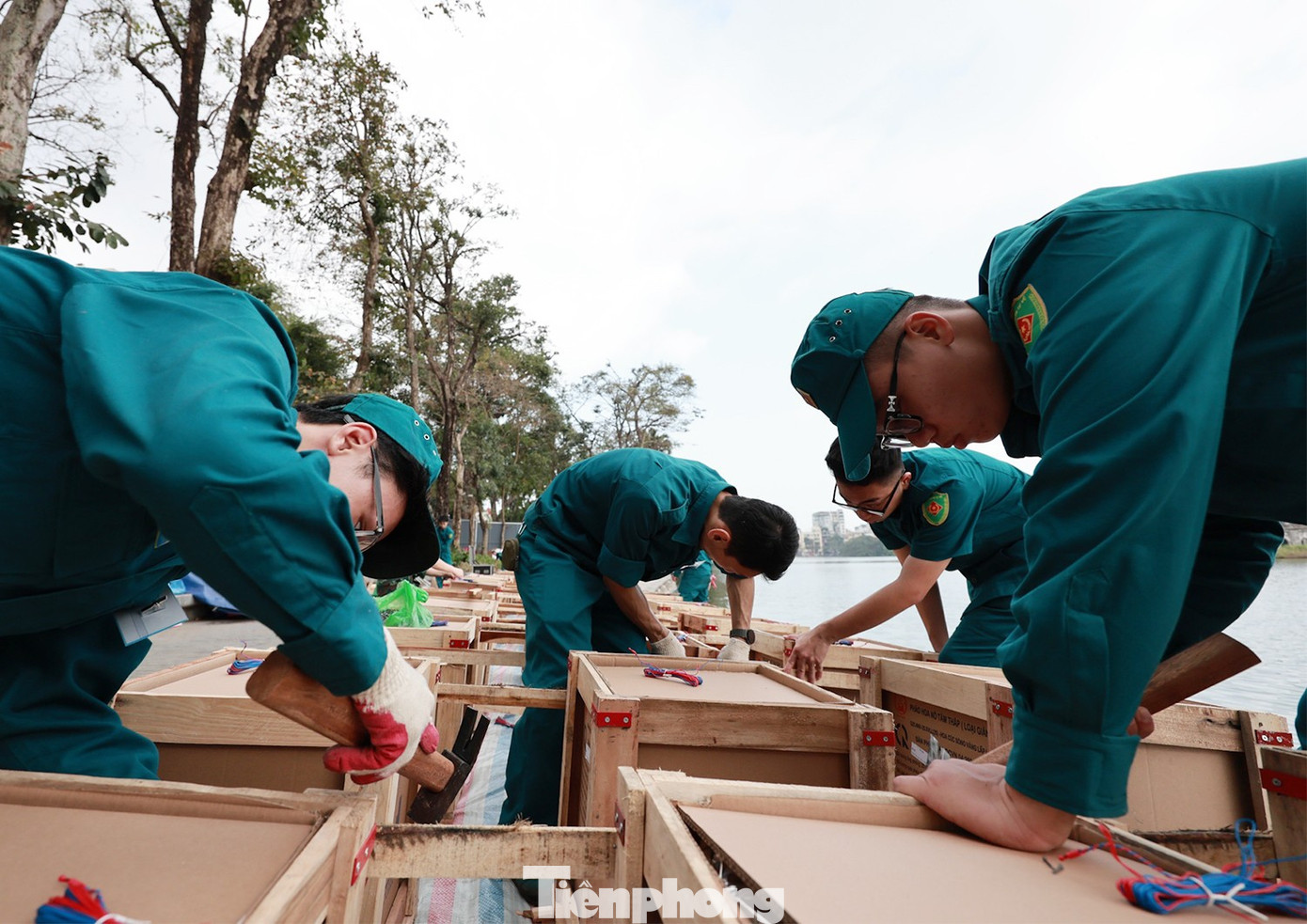 Trận địa pháo hoa bên Hồ Gươm sẵn sàng khai hỏa đón Giao thừa - Ảnh 5