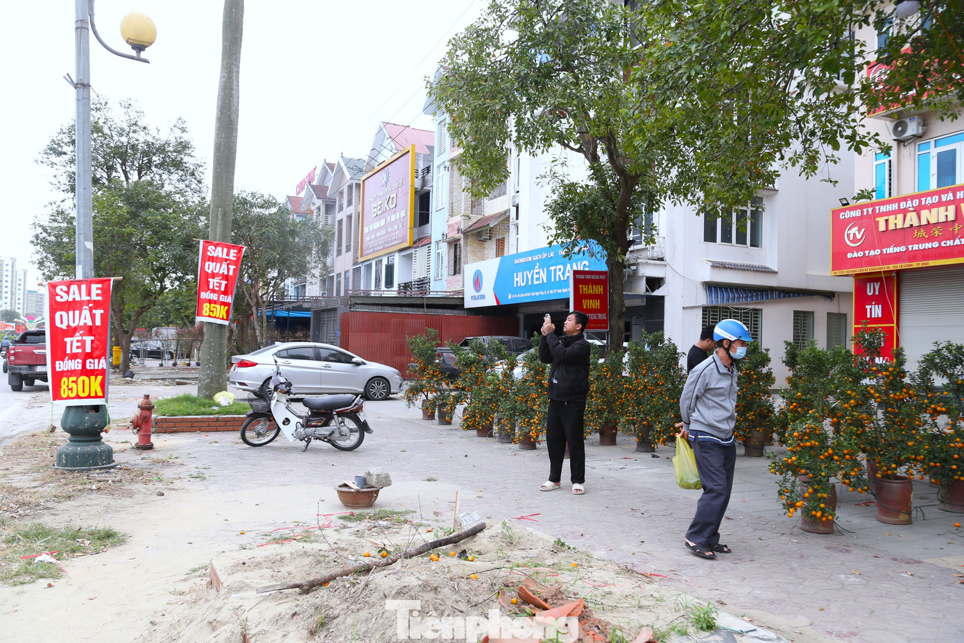 Quất sale đồng giá, đào xả kịch sàn vẫn vắng khách ngày 27 Tết - Ảnh 4