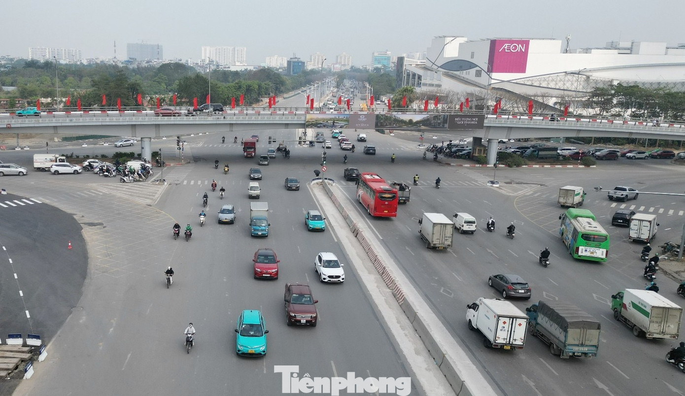 Xe đi lại thế nào khi điều chỉnh giao thông tại công trình hầm chui nút giao Cổ Linh? - Ảnh 2