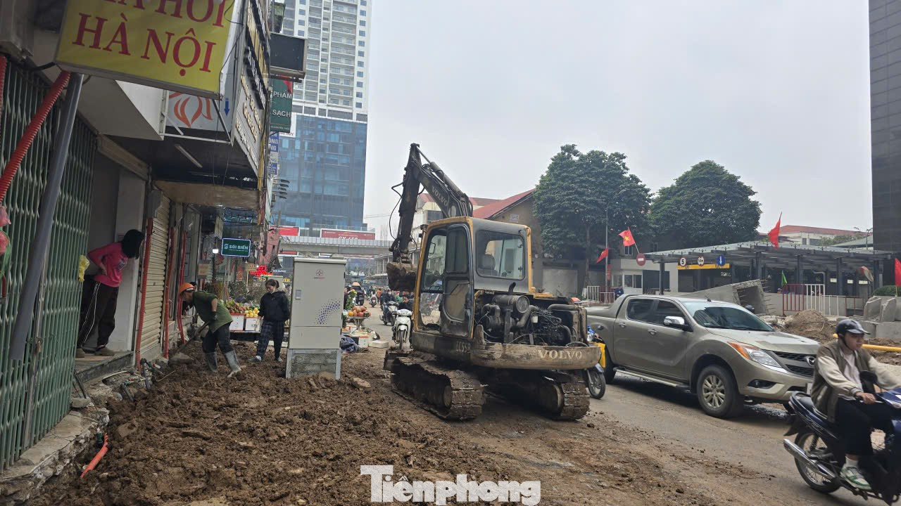 Ngổn ngang công trường thi công đường Nguyễn Tuân - Ảnh 5