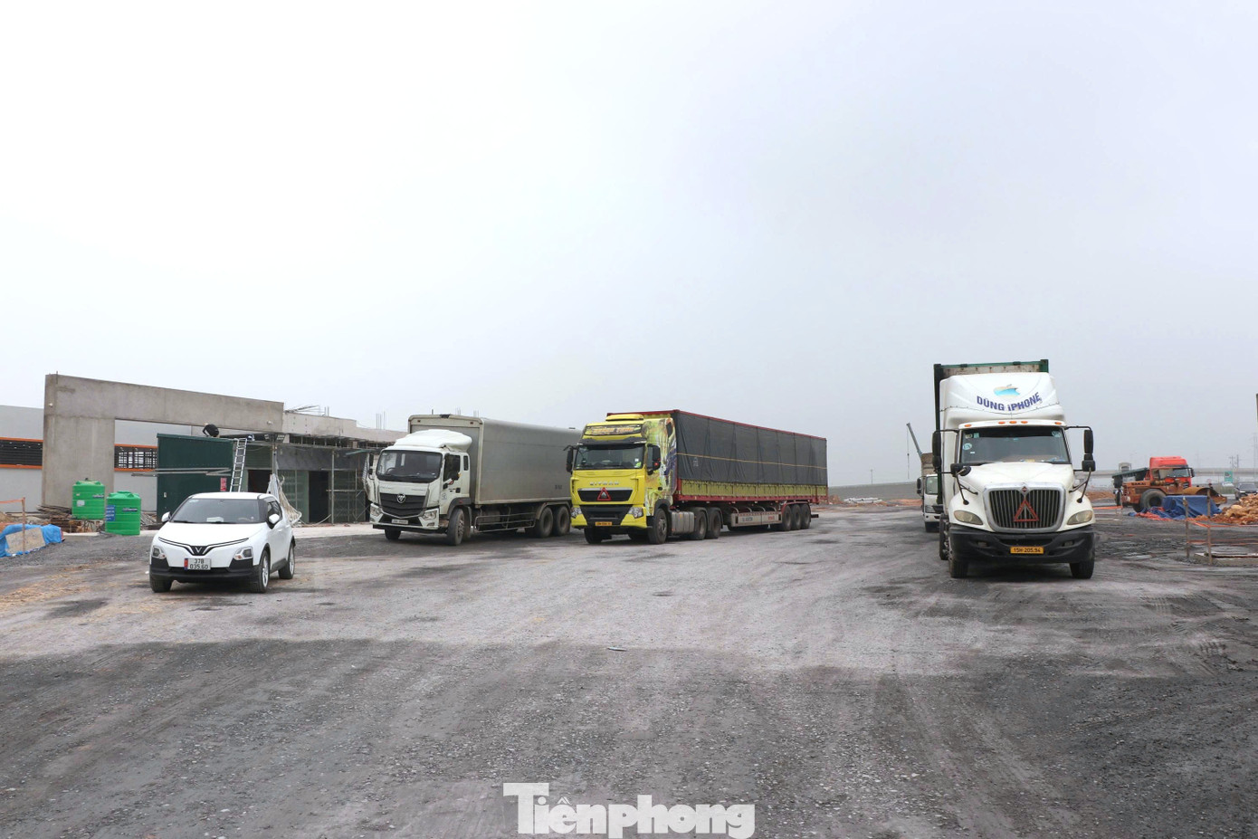 Trạm dừng nghỉ cao tốc Bắc - Nam qua Nghệ An chưa xong, tài xế xoay xở thế nào? - Ảnh 2