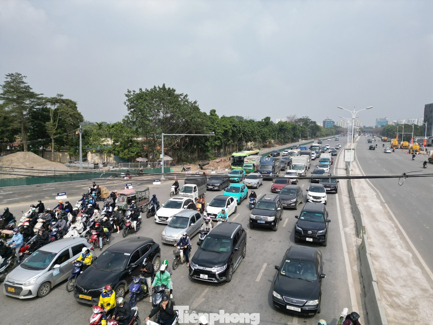 Xe đi lại thế nào khi điều chỉnh giao thông tại công trình hầm chui nút giao Cổ Linh? - Ảnh 3