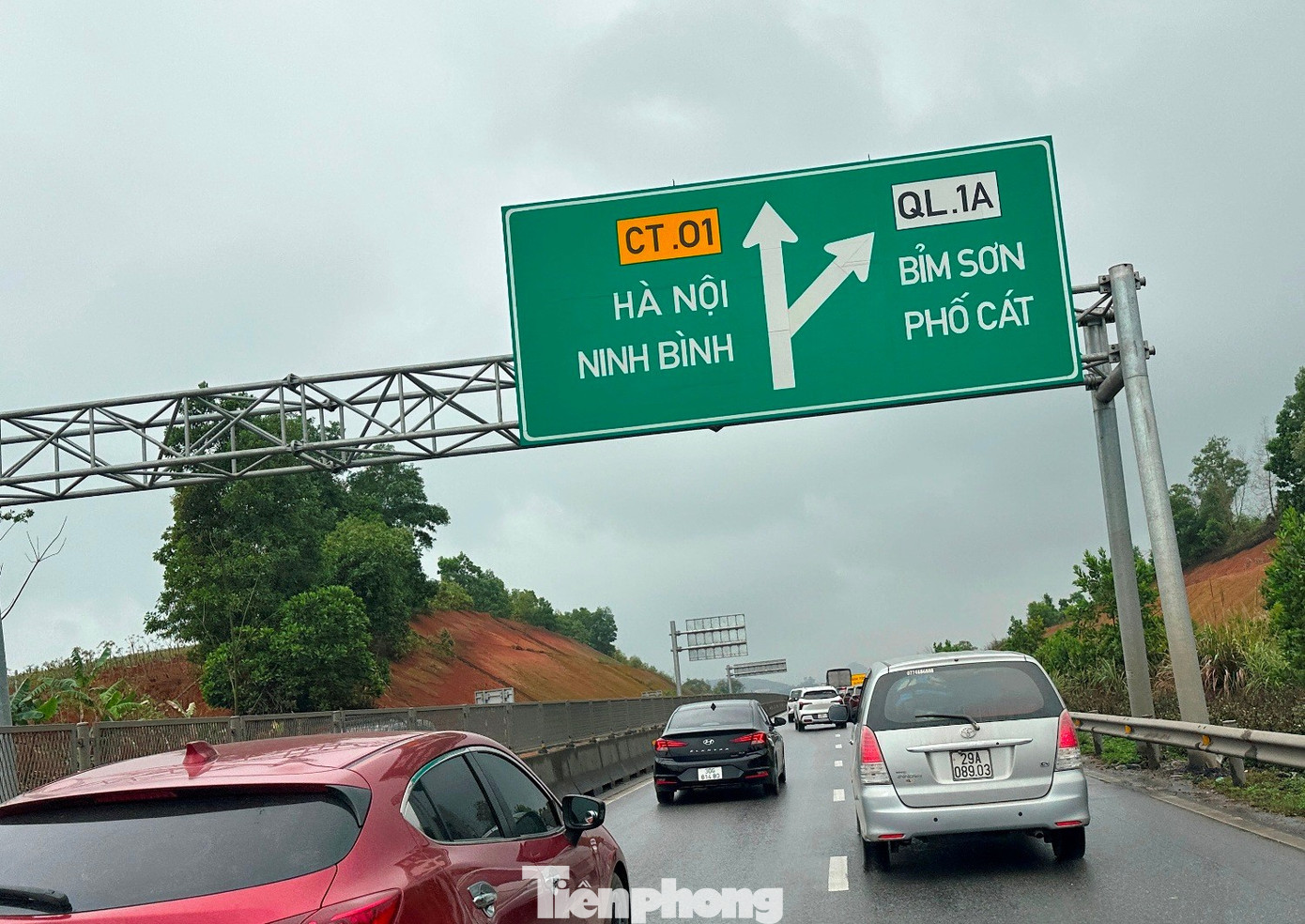 Đóng nửa chiều đường cao tốc Pháp Vân - Cầu Giẽ để phân luồng xe về Hà Nội - Ảnh 3