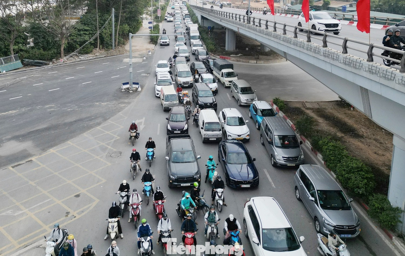 Xe đi lại thế nào khi điều chỉnh giao thông tại công trình hầm chui nút giao Cổ Linh? - Ảnh 4