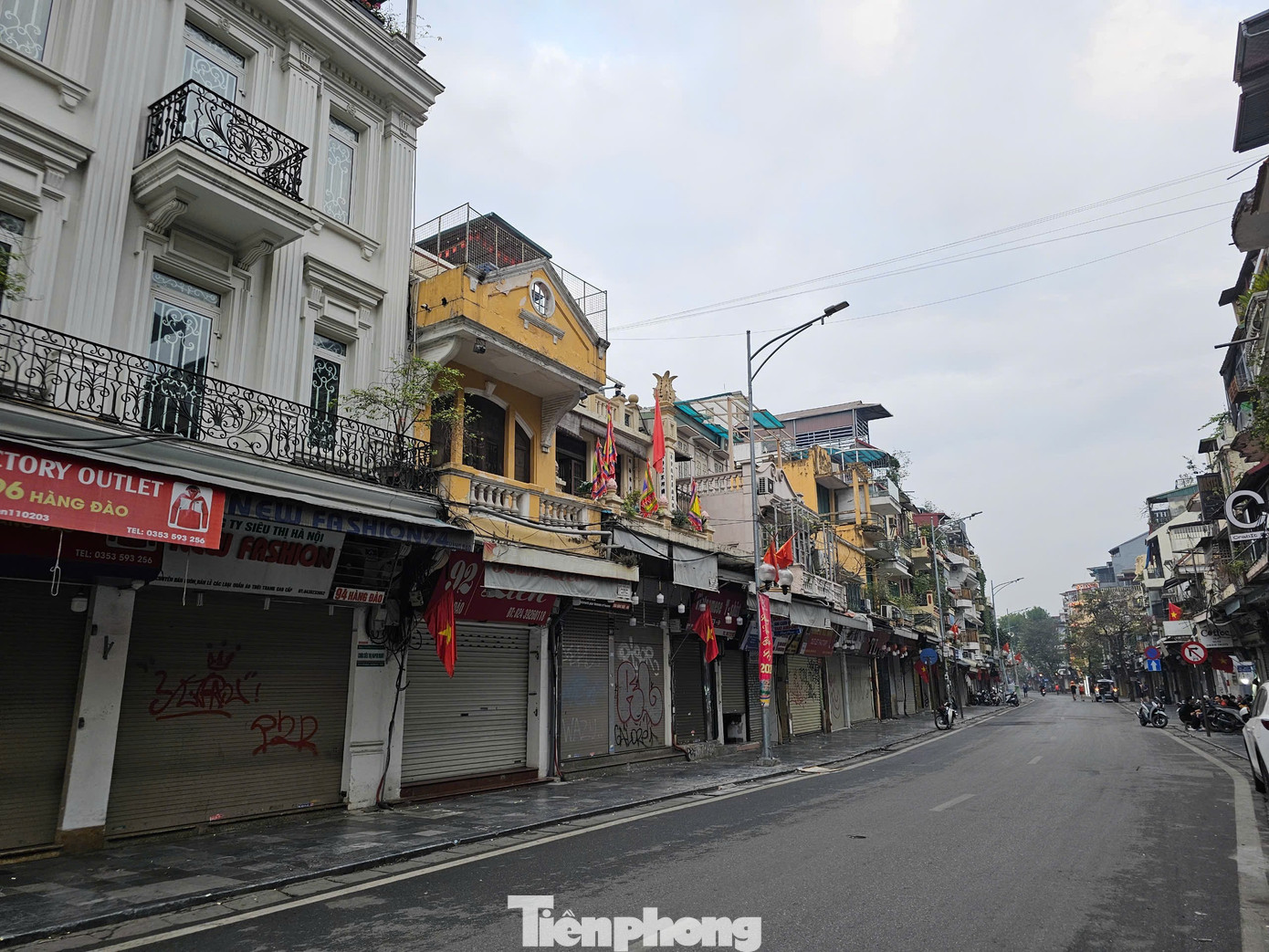 Hà Nội mùng 1 Tết: Khi 'điểm đen' ùn tắc hóa đường rộng thênh thang - Ảnh 14