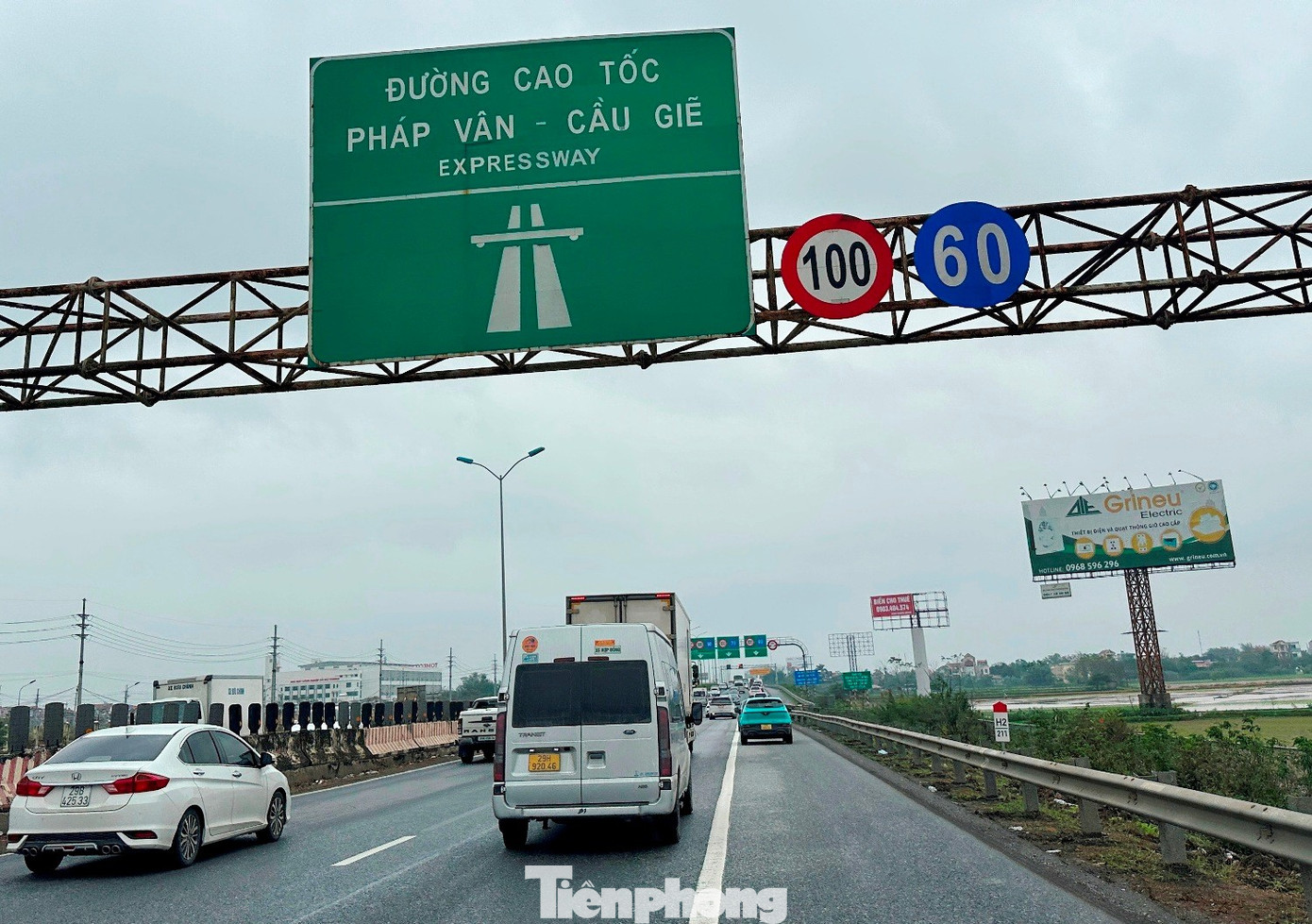 Đóng nửa chiều đường cao tốc Pháp Vân - Cầu Giẽ để phân luồng xe về Hà Nội - Ảnh 4