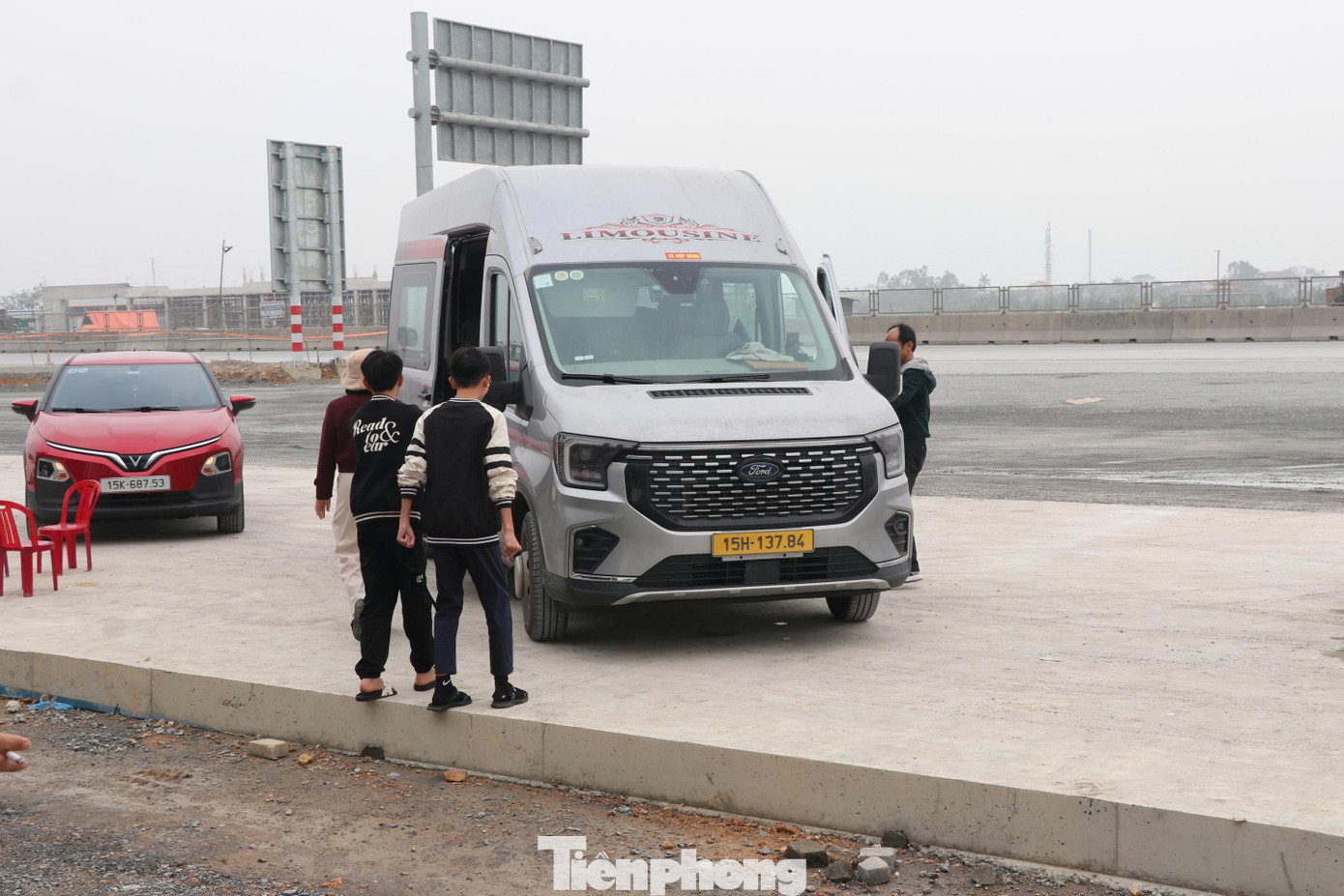 Trạm dừng nghỉ cao tốc Bắc - Nam qua Nghệ An chưa xong, tài xế xoay xở thế nào? - Ảnh 5