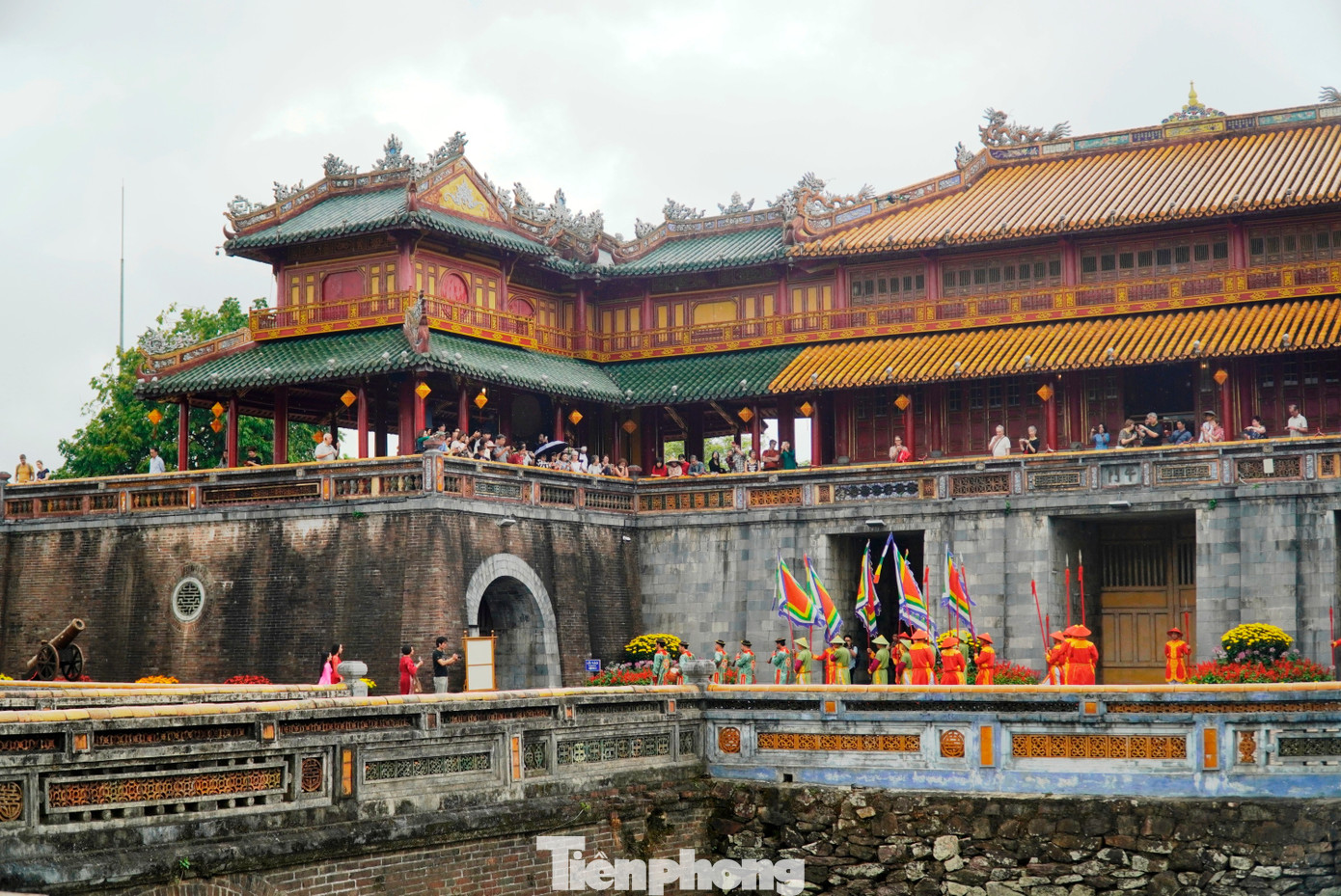 Du khách ùn ùn ‘xông đất’ Đại nội Huế - Ảnh 6