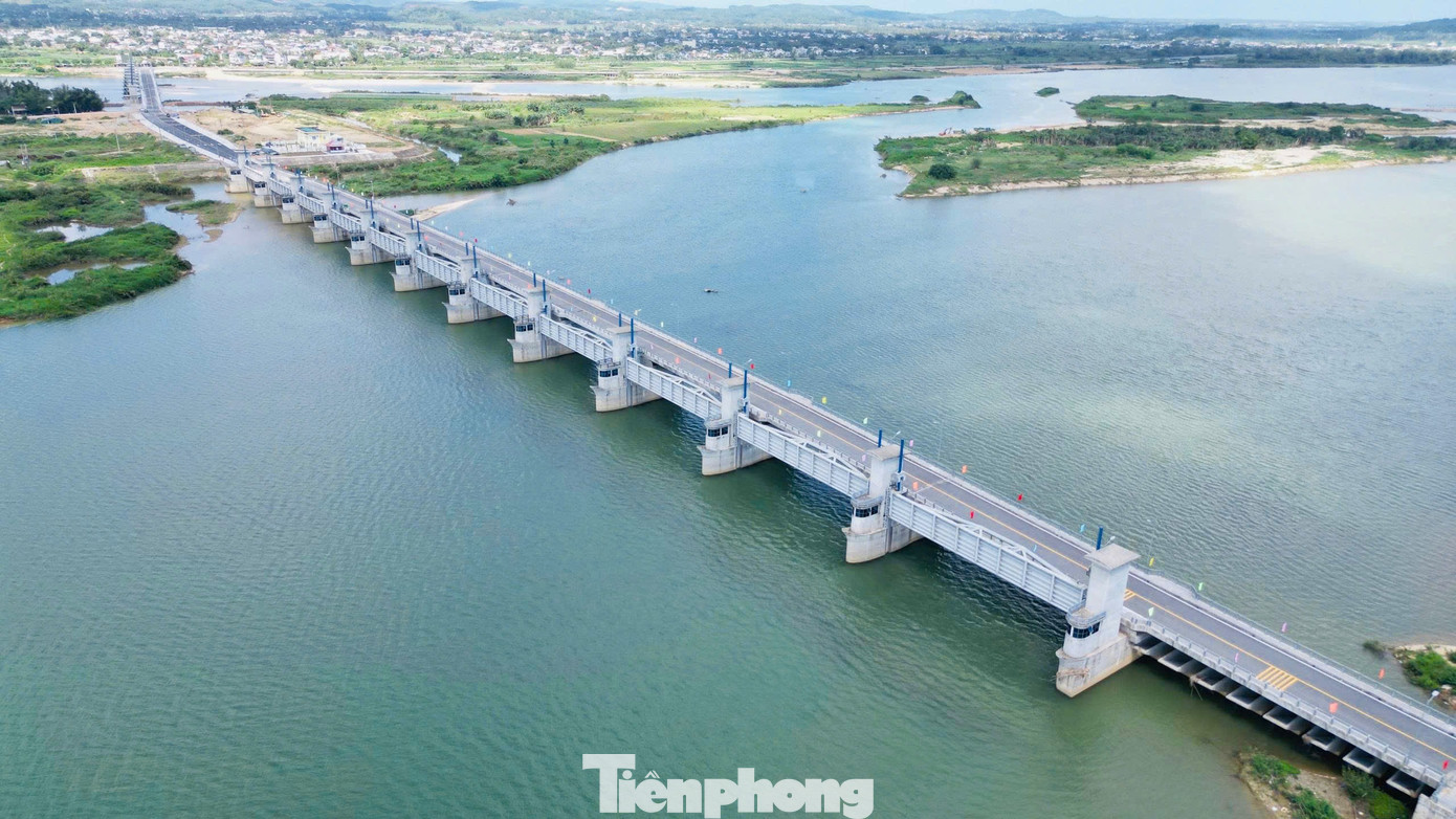 Cận cảnh đập dâng gần 1.500 tỷ đồng vừa thông xe ở Quảng Ngãi - Ảnh 3
