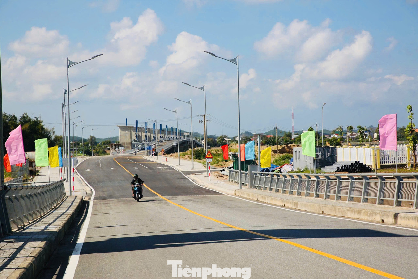 Cận cảnh đập dâng gần 1.500 tỷ đồng vừa thông xe ở Quảng Ngãi - Ảnh 2