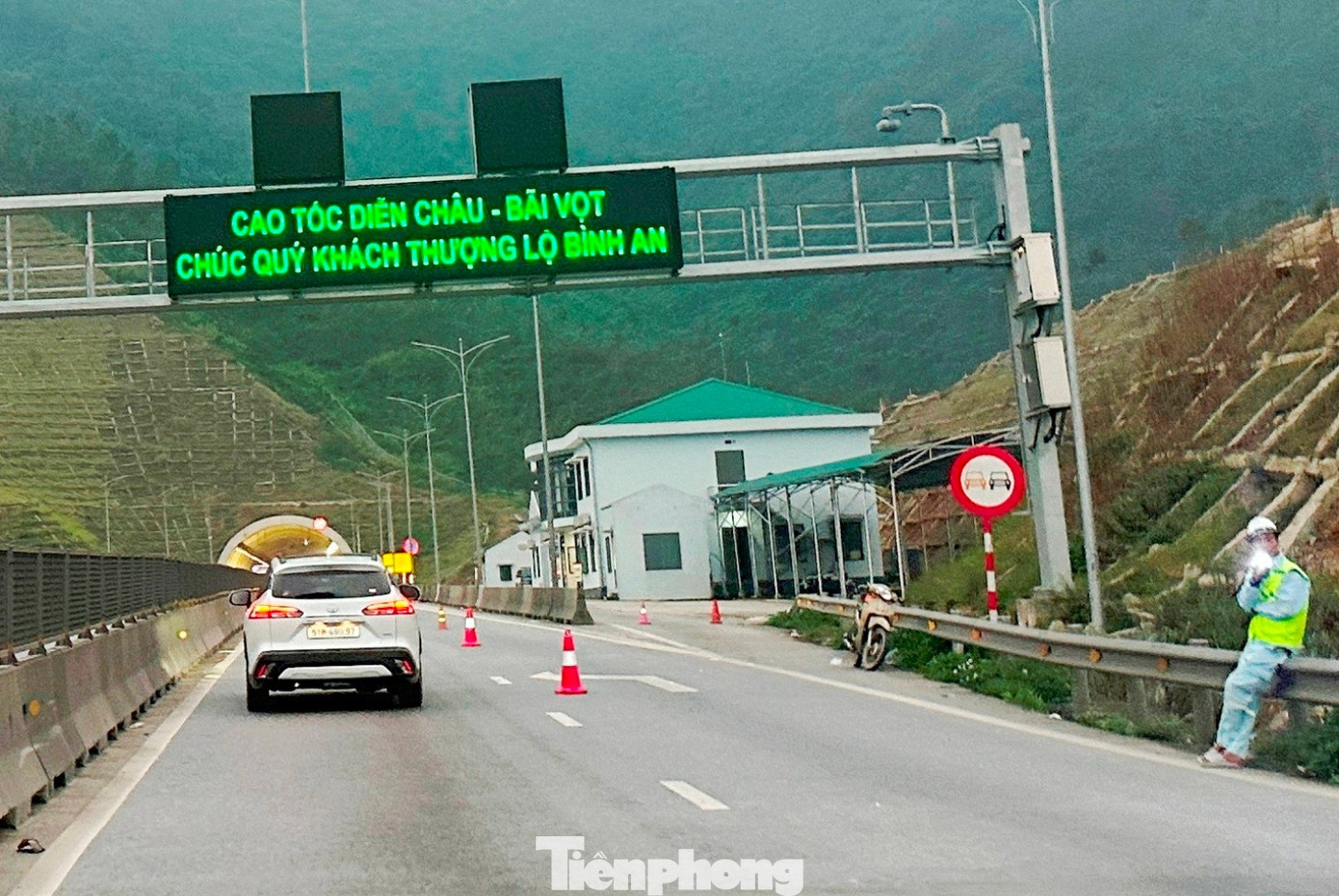 Cao tốc Bắc Nam qua hầm Thần Vũ ùn tắc liên tục - Ảnh 5