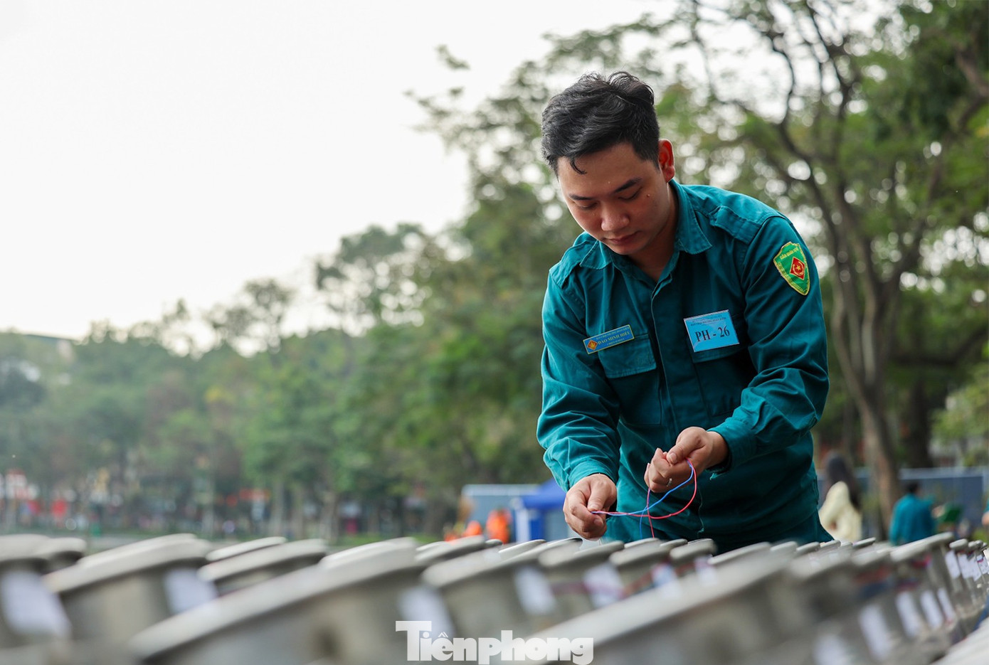 Trận địa pháo hoa bên Hồ Gươm sẵn sàng khai hỏa đón Giao thừa - Ảnh 13