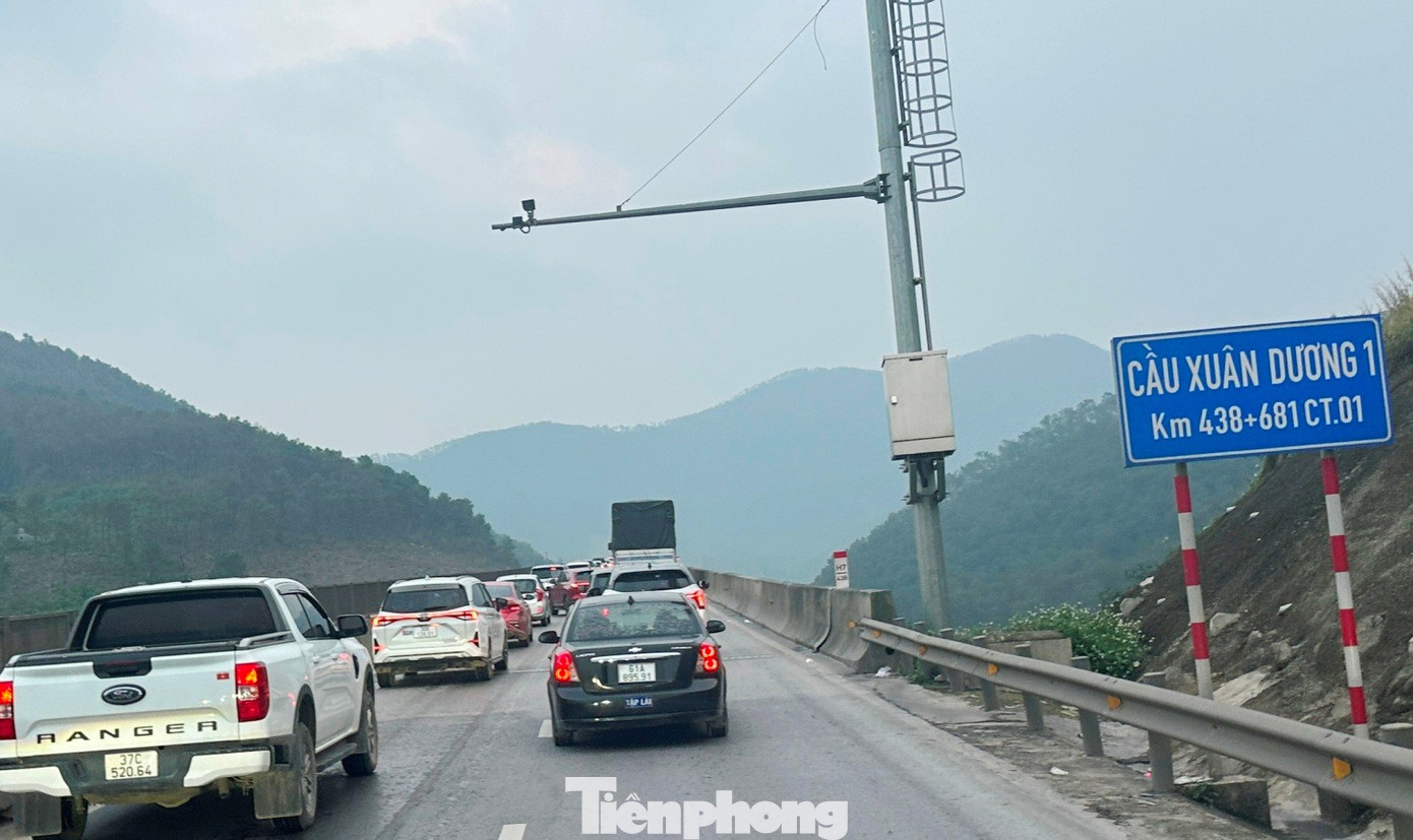 Cao tốc Bắc Nam qua hầm Thần Vũ ùn tắc liên tục - Ảnh 6