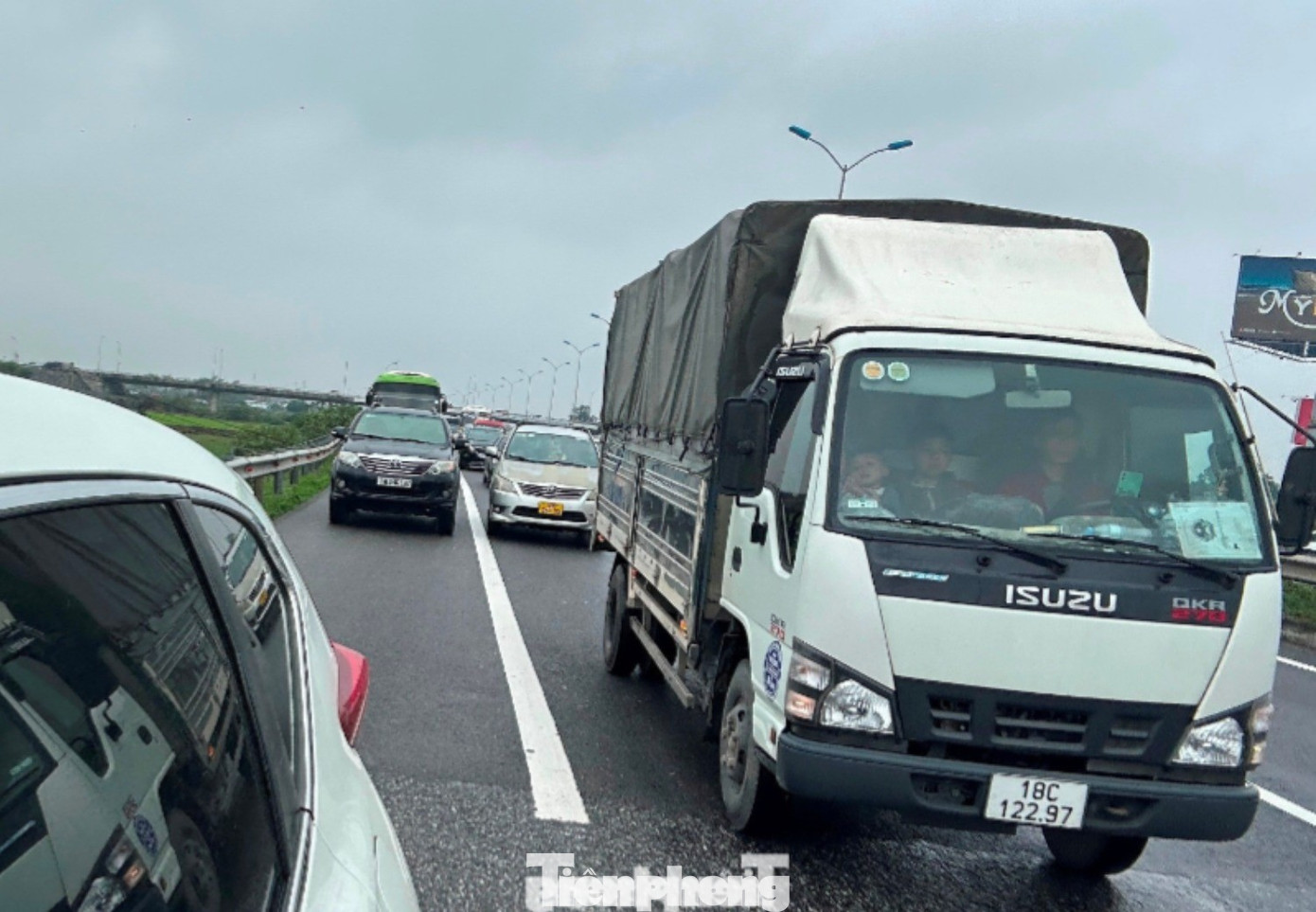 Đóng nửa chiều đường cao tốc Pháp Vân - Cầu Giẽ để phân luồng xe về Hà Nội - Ảnh 6