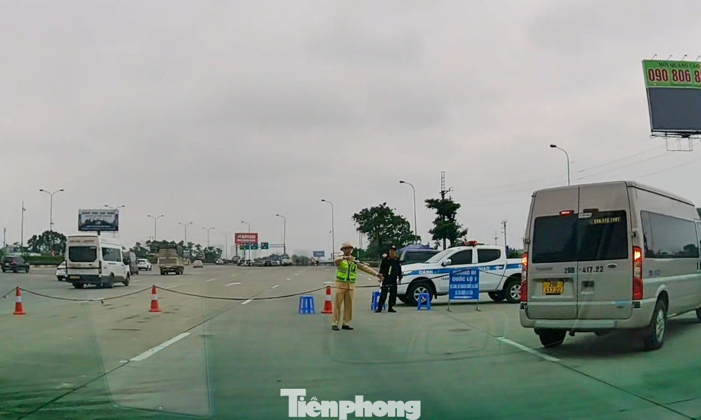 Đóng nửa chiều đường cao tốc Pháp Vân - Cầu Giẽ để phân luồng xe về Hà Nội - Ảnh 7