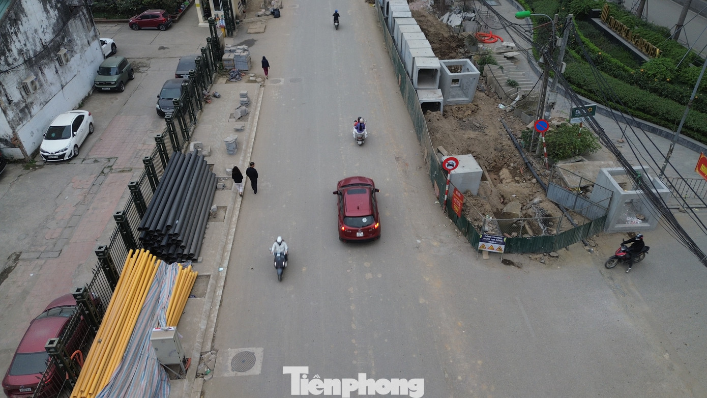 Hà Nội: Biển cấm ô tô xuất hiện giữa tuyến Nguyễn Tuân, tài xế lo 'dính' phạt nguội - Ảnh 7