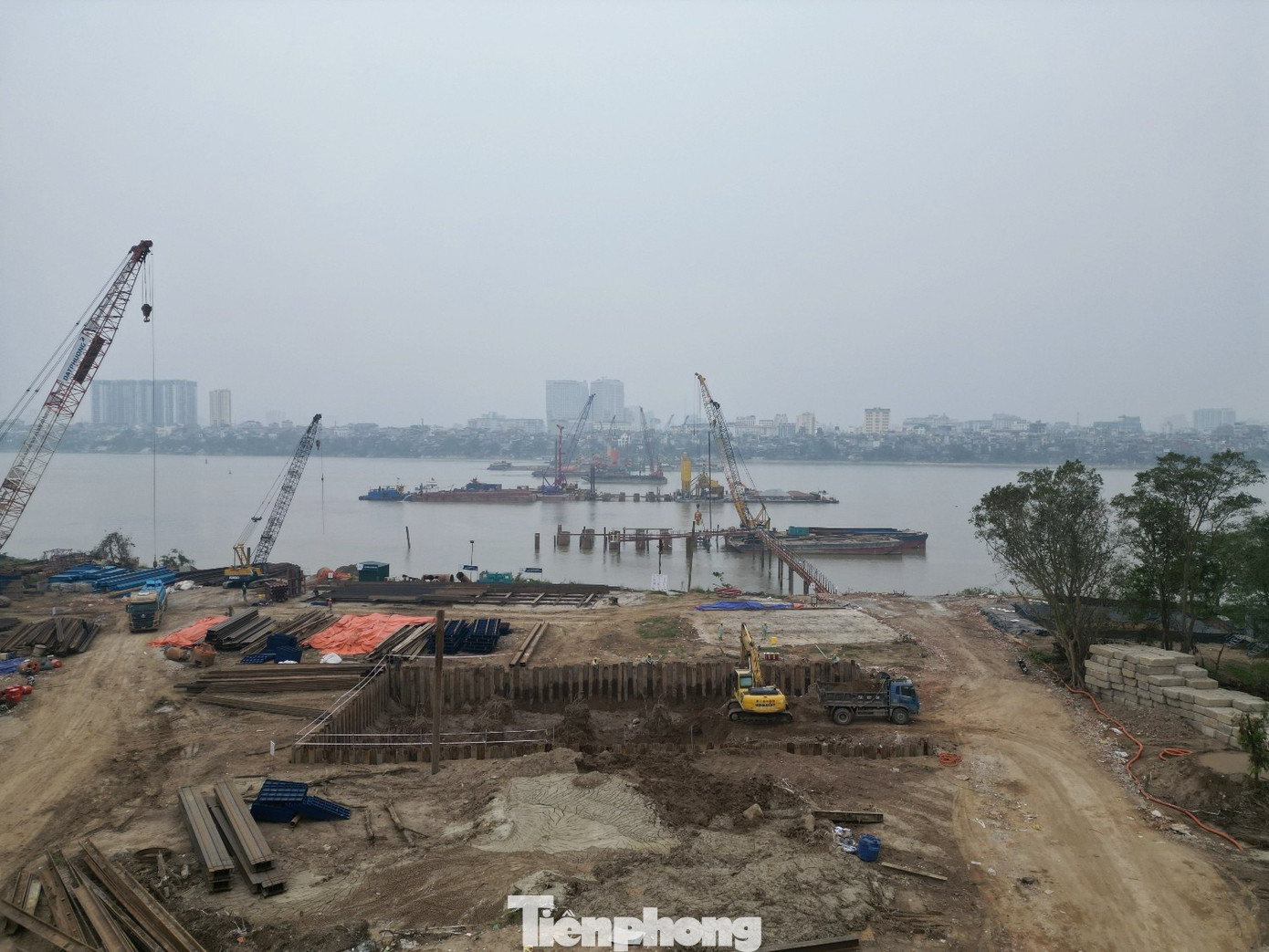 Hà Nội: Nhiều dự án giao thông công nhân 'cắm cờ, dựng trại' quyết tâm vượt tiến độ - Ảnh 8