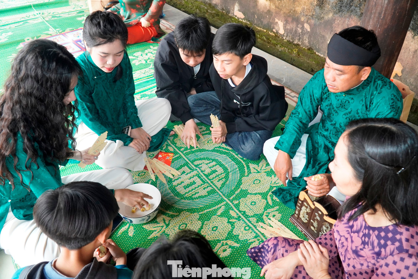 Du khách ùn ùn ‘xông đất’ Đại nội Huế - Ảnh 15