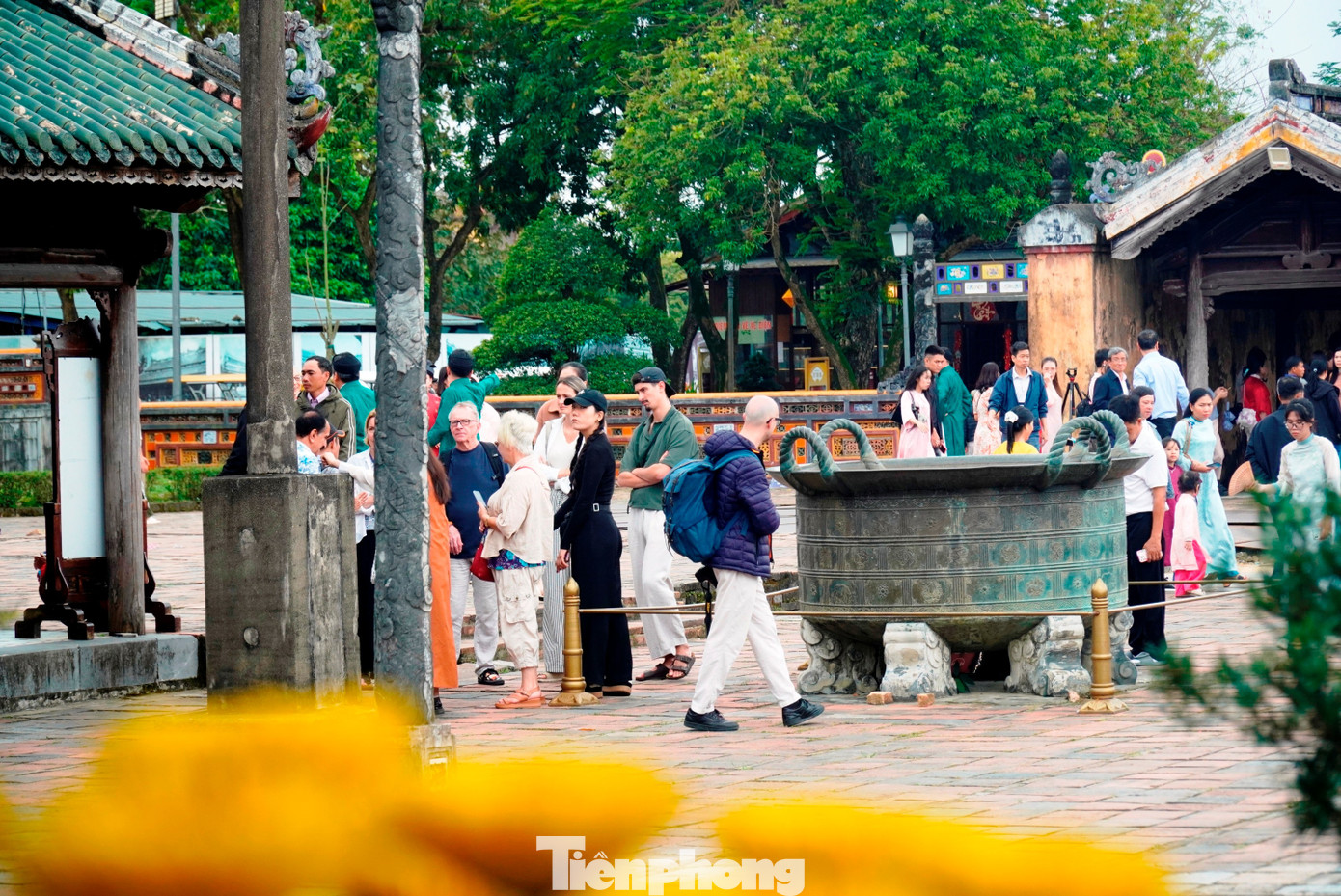 Du khách ùn ùn ‘xông đất’ Đại nội Huế - Ảnh 17