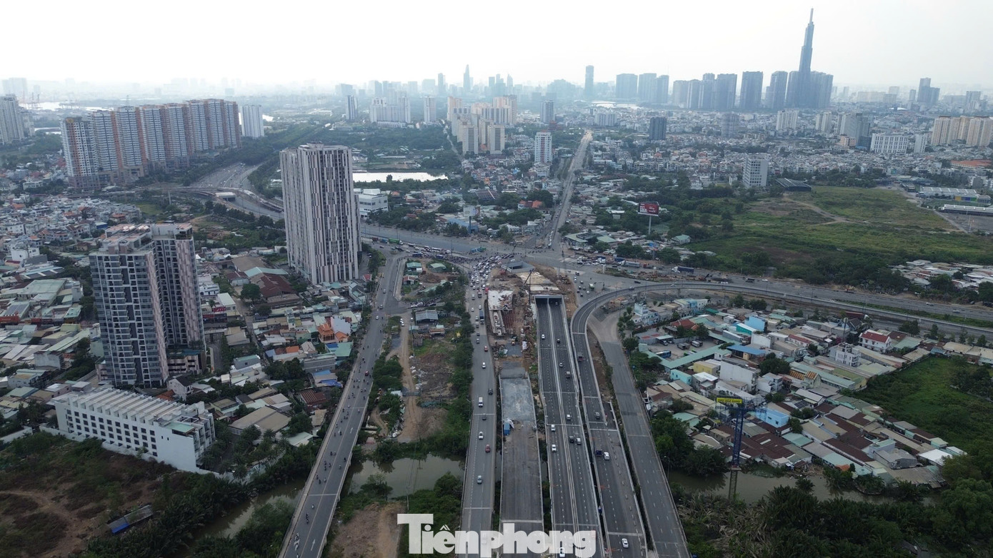 Cửa ngõ phía Đông TPHCM thông thoáng bất ngờ chiều 26 Tết - Ảnh 4