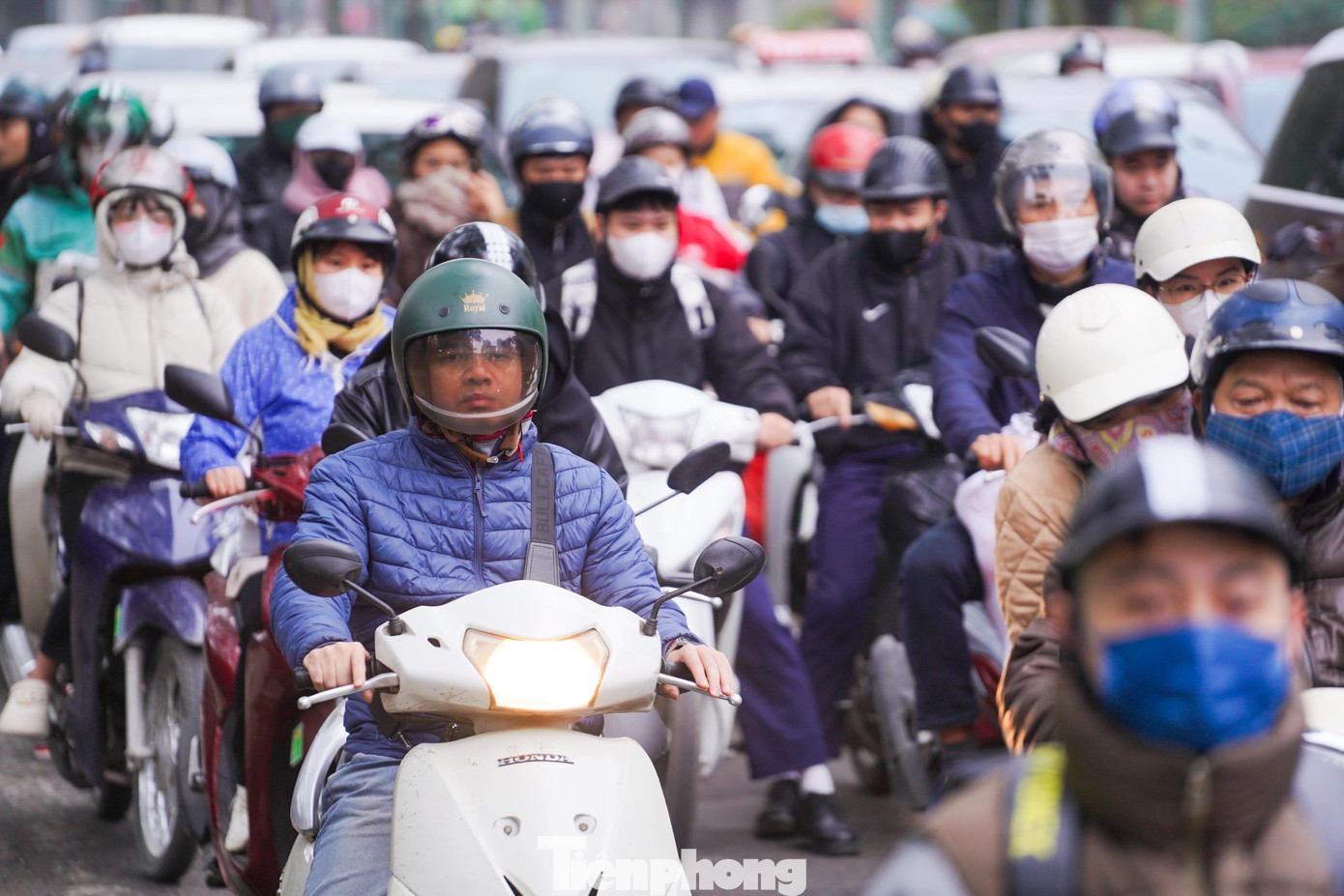 Dòng xe ùn ùn rời phố về quê nghỉ Tết, cửa ngõ Thủ đô tắc cứng - Ảnh 4