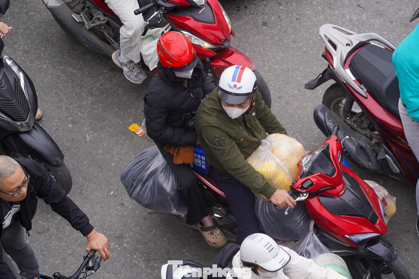 Dòng xe ùn ùn rời phố về quê nghỉ Tết, cửa ngõ Thủ đô tắc cứng - Ảnh 7