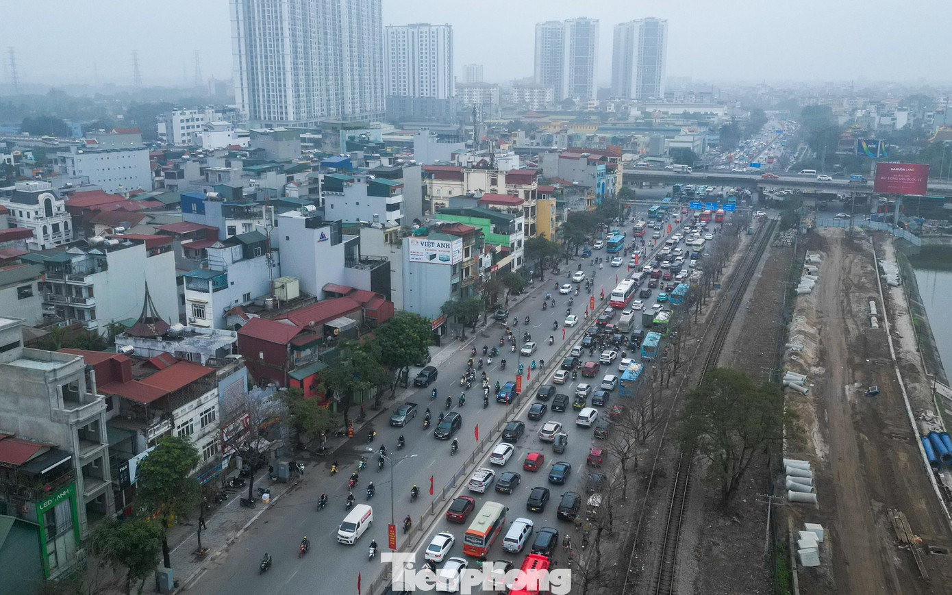 Dòng xe ùn ùn rời phố về quê nghỉ Tết, cửa ngõ Thủ đô tắc cứng - Ảnh 15