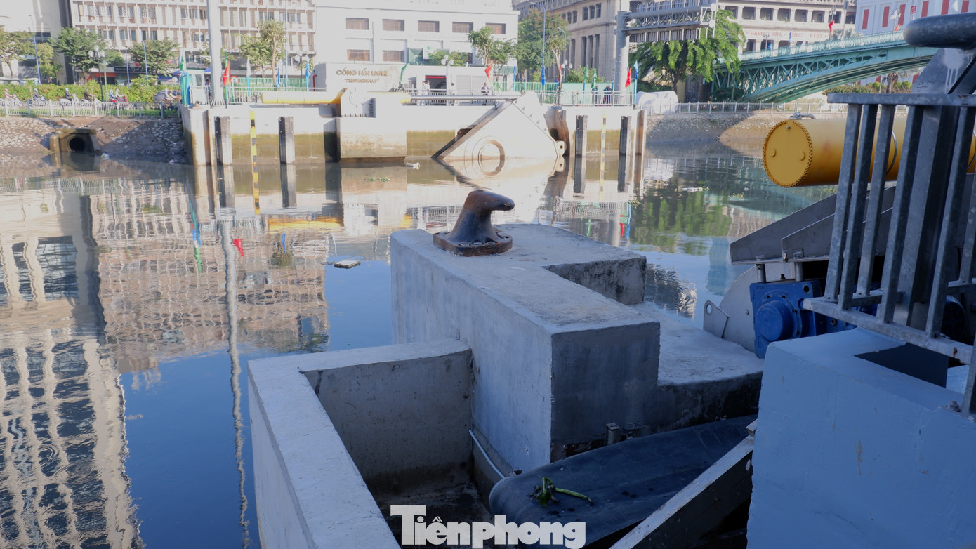 Bên trong cống ngăn triều đặc biệt của dự án chống ngập 10.000 tỷ ở TPHCM - Ảnh 13