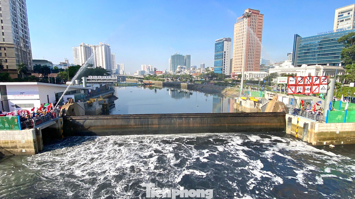 Bên trong cống ngăn triều đặc biệt của dự án chống ngập 10.000 tỷ ở TPHCM - Ảnh 3