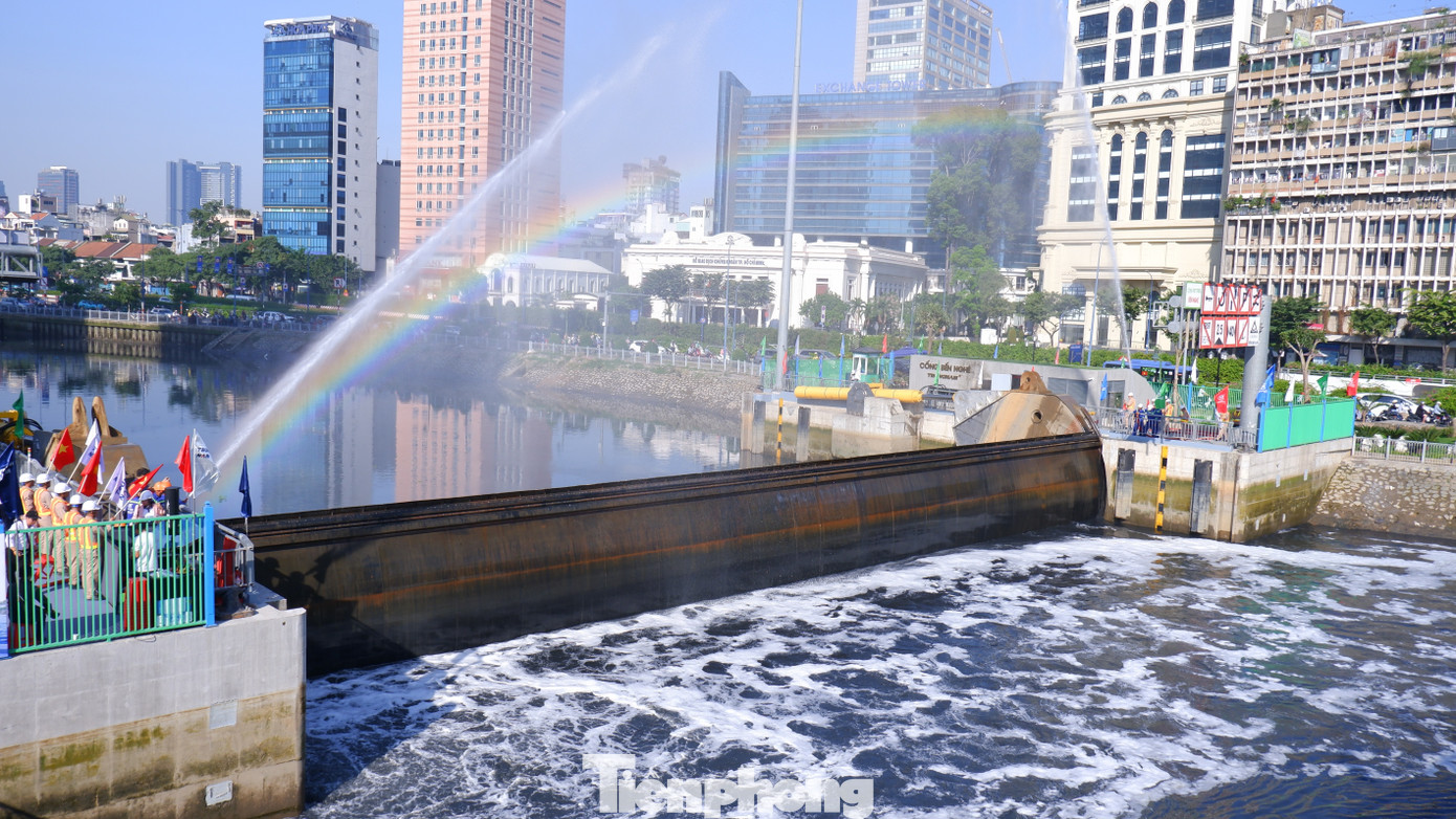 Bên trong cống ngăn triều đặc biệt của dự án chống ngập 10.000 tỷ ở TPHCM - Ảnh 14