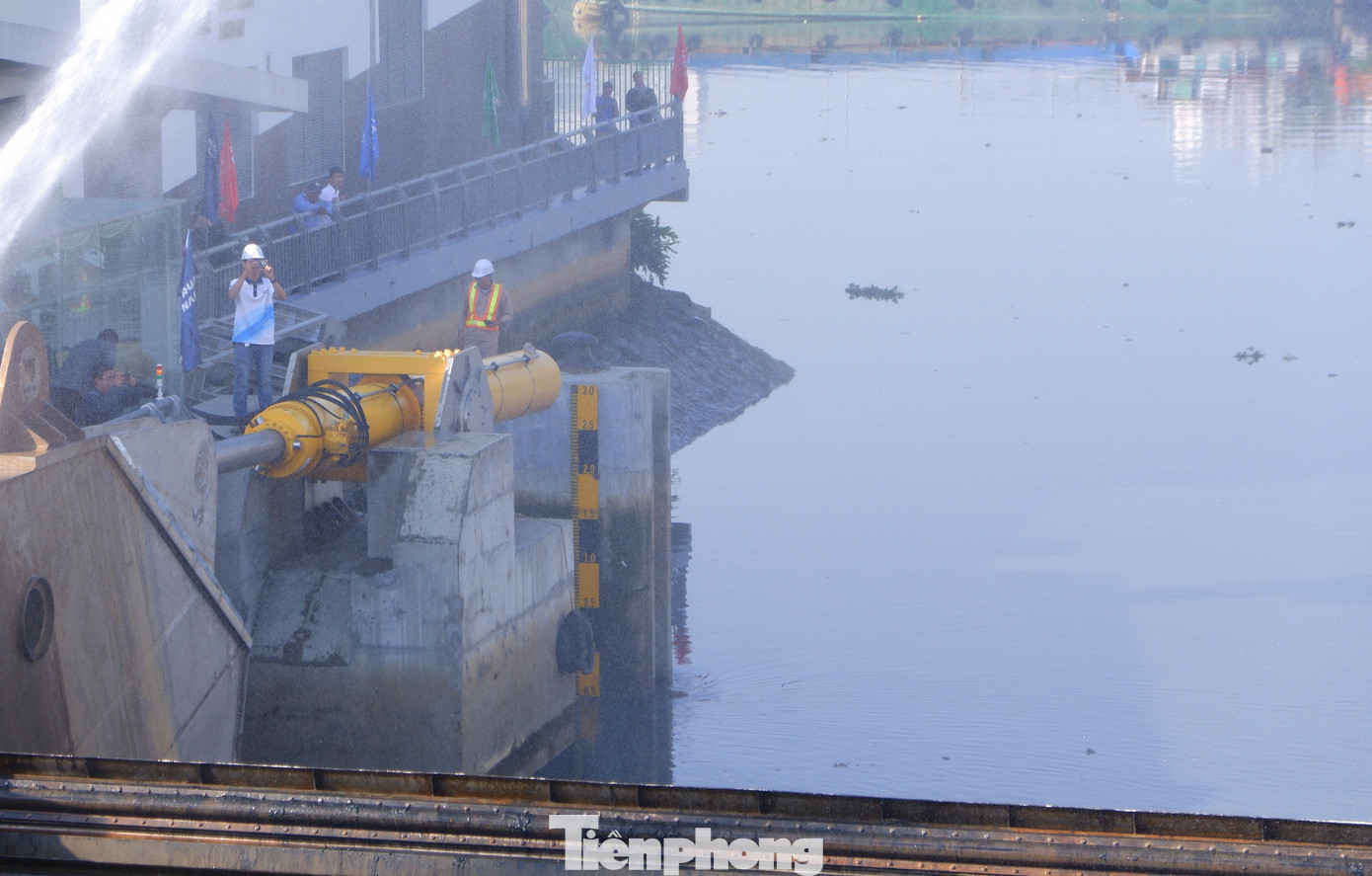 Bên trong cống ngăn triều đặc biệt của dự án chống ngập 10.000 tỷ ở TPHCM - Ảnh 4