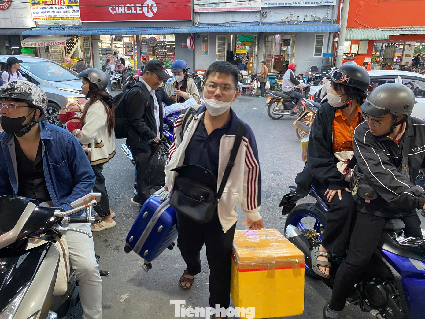 Cửa ngõ phía Đông TPHCM thông thoáng bất ngờ chiều 26 Tết - Ảnh 17