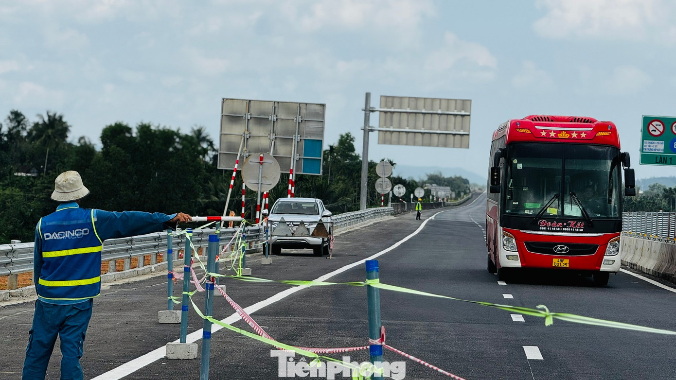 Dừng thông xe trên cao tốc Quảng Ngãi - Hoài Nhơn - Ảnh 1