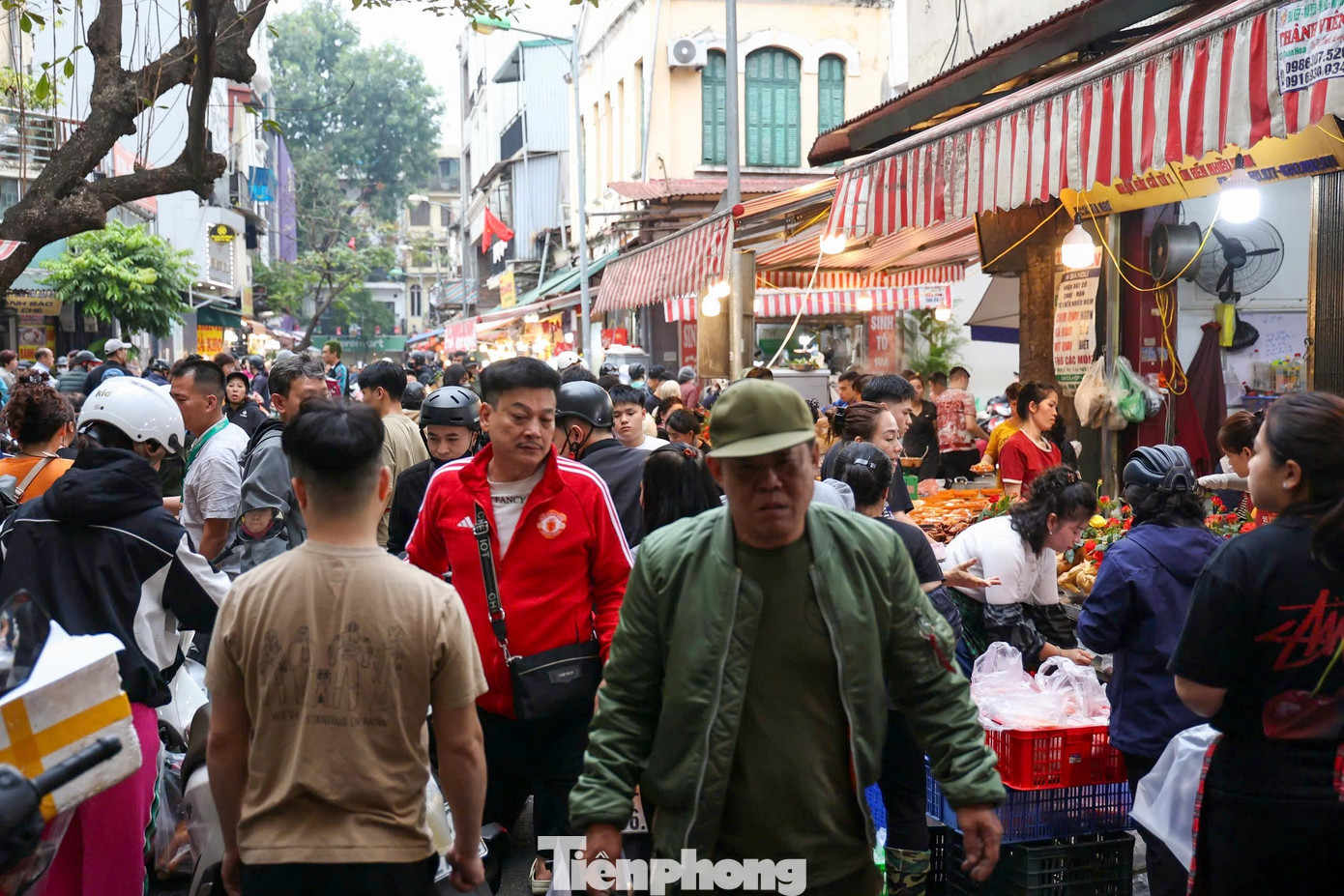 Chợ 'nhà giàu' Hàng Bè tấp nập ngày 29 tháng Chạp - Ảnh 14