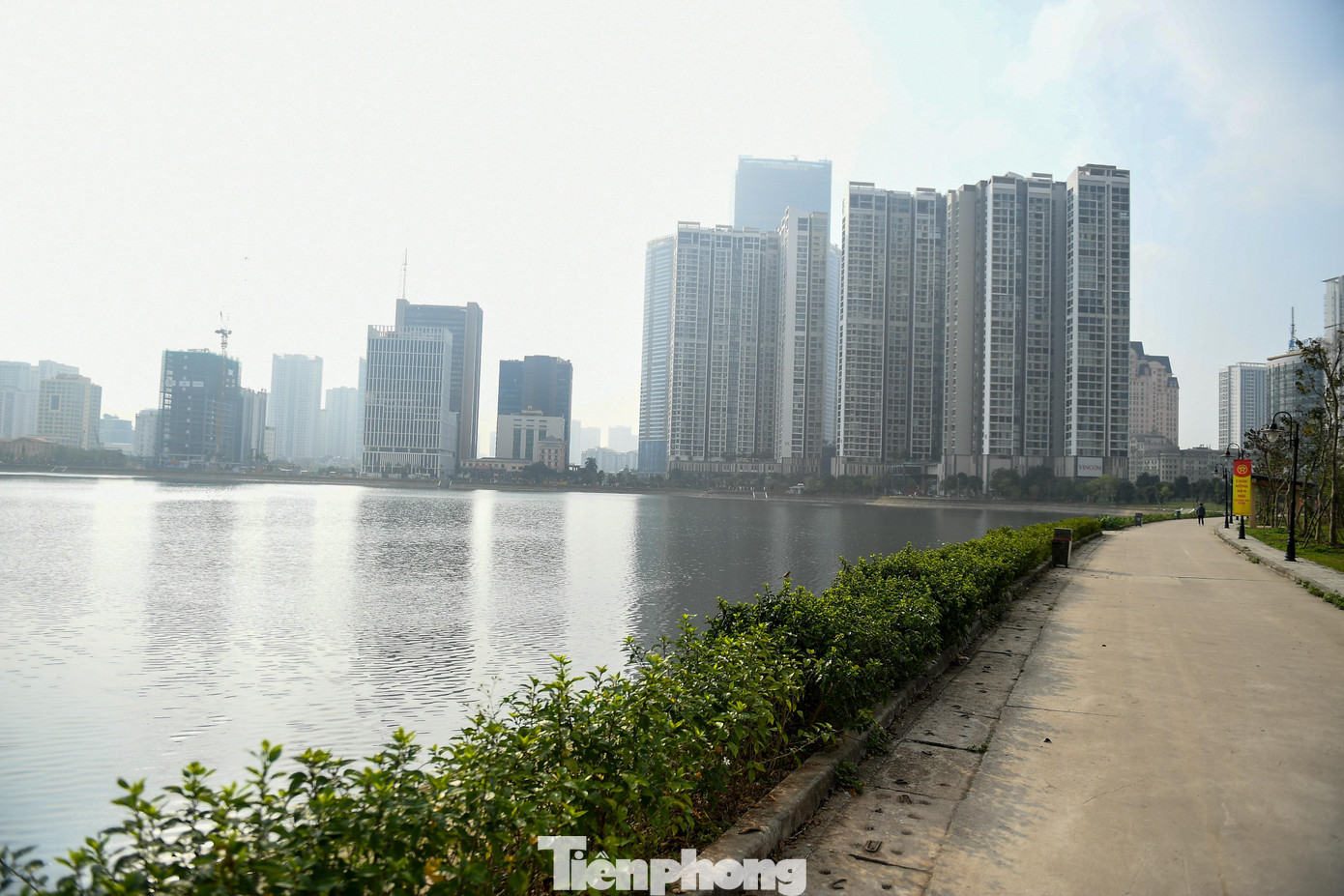 Công viên Hà Nội 'thay da đổi thịt', trang trí rực rỡ đón Xuân - Ảnh 12