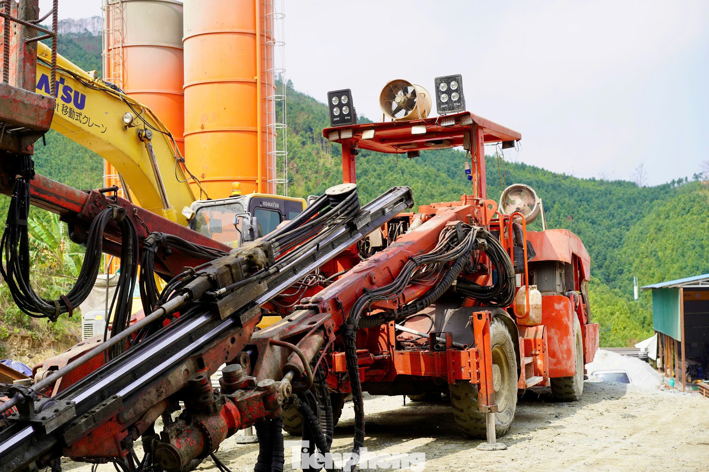 Toàn cảnh công trường mở rộng cao tốc Nội Bài – Lào Cai sau kỳ nghỉ Tết - Ảnh 11