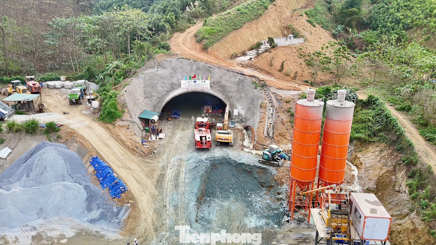 Toàn cảnh công trường mở rộng cao tốc Nội Bài – Lào Cai sau kỳ nghỉ Tết - Ảnh 2