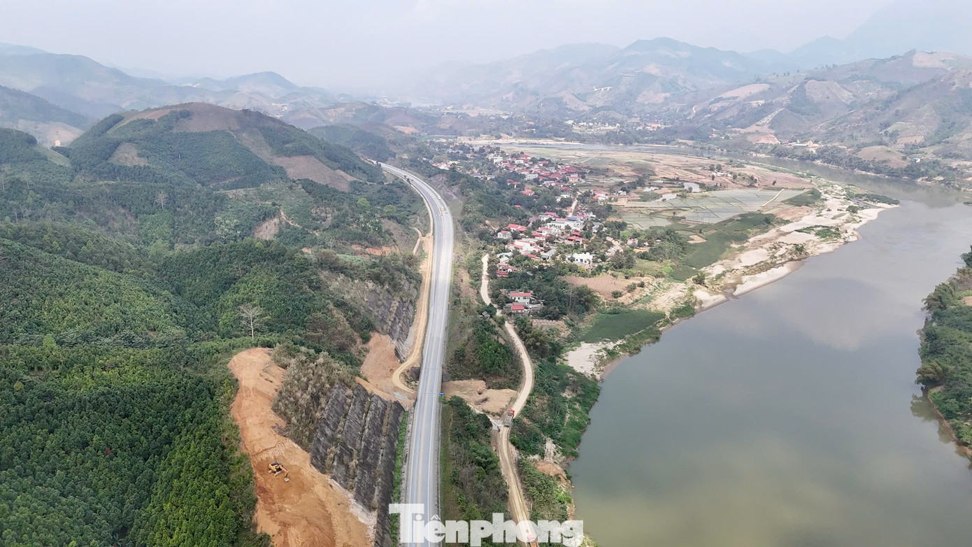 Toàn cảnh công trường mở rộng cao tốc Nội Bài – Lào Cai sau kỳ nghỉ Tết - Ảnh 1