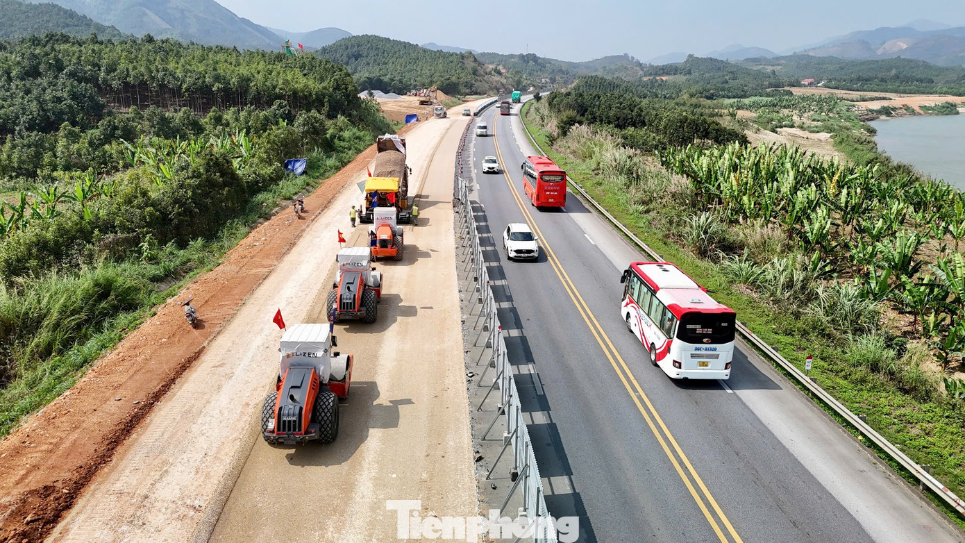 Toàn cảnh công trường mở rộng cao tốc Nội Bài – Lào Cai sau kỳ nghỉ Tết - Ảnh 13