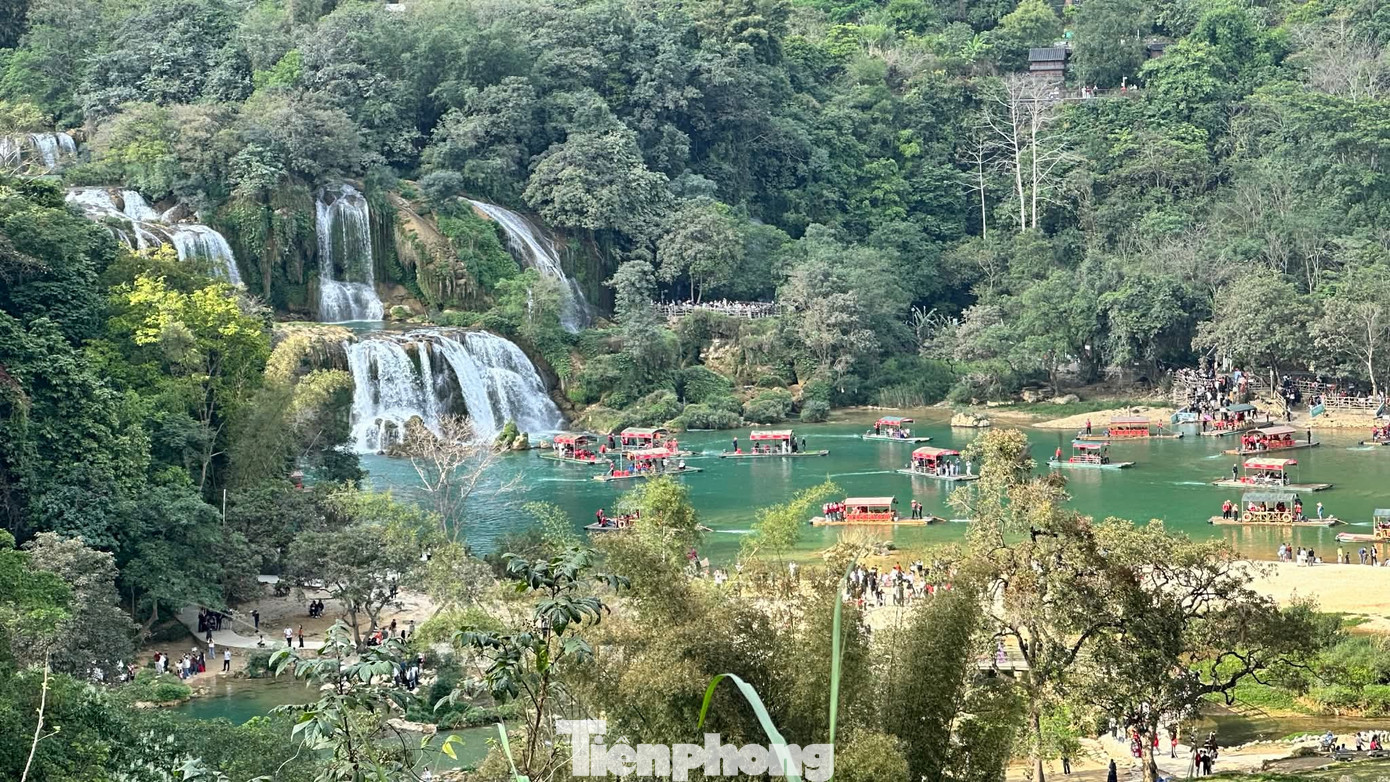 'Thất thủ' đường lên Tây Bắc du xuân - Ảnh 5