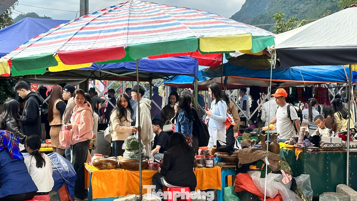 'Thất thủ' đường lên Tây Bắc du xuân - Ảnh 8