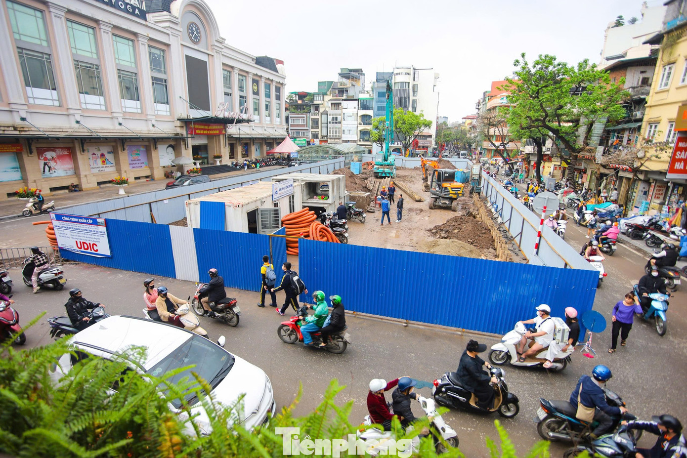 Trên công trường thi công bể nước ngầm chống ngập ở trung tâm Hà Nội - Ảnh 1